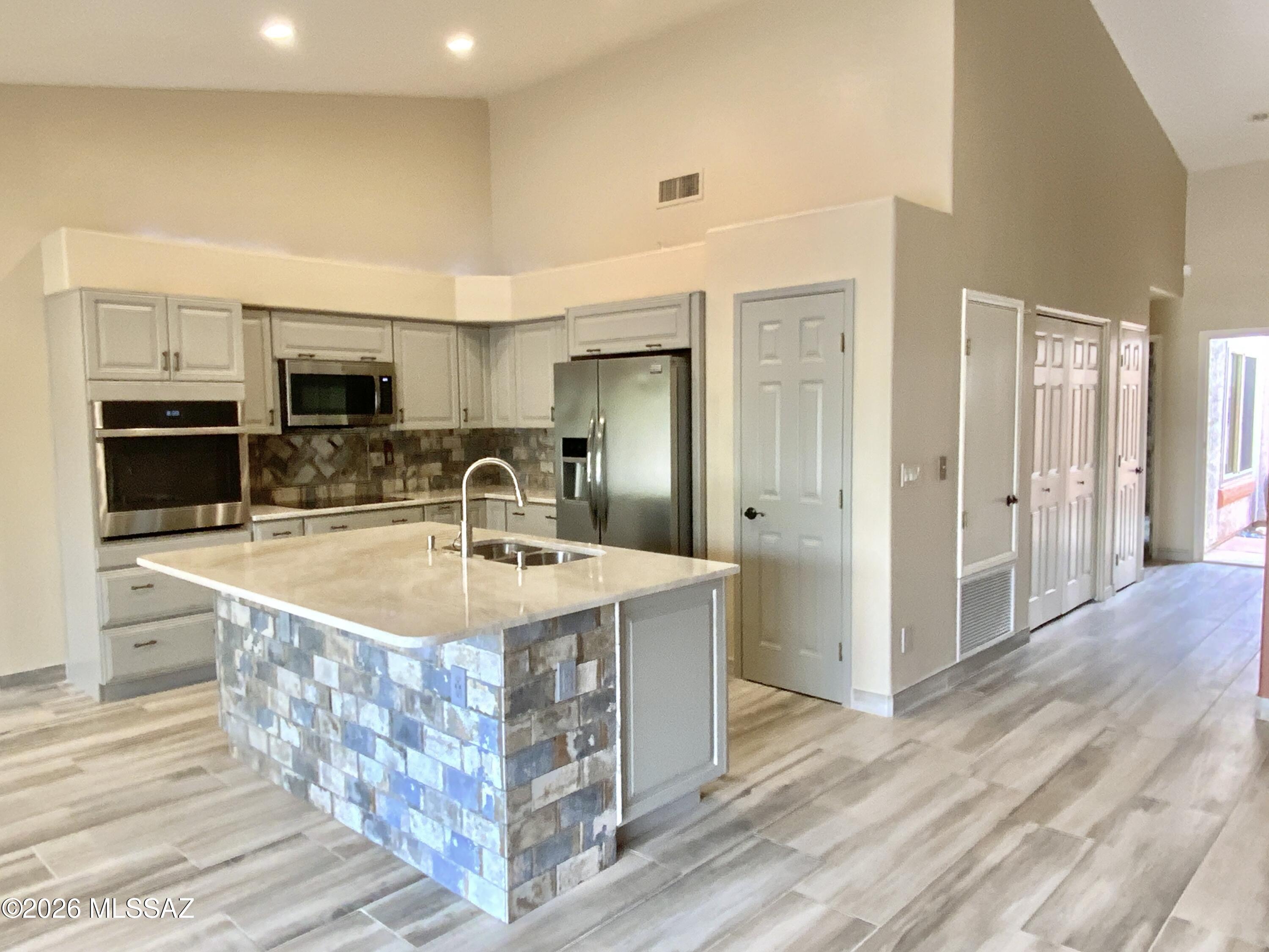 8665 N Johnny Miller Drive