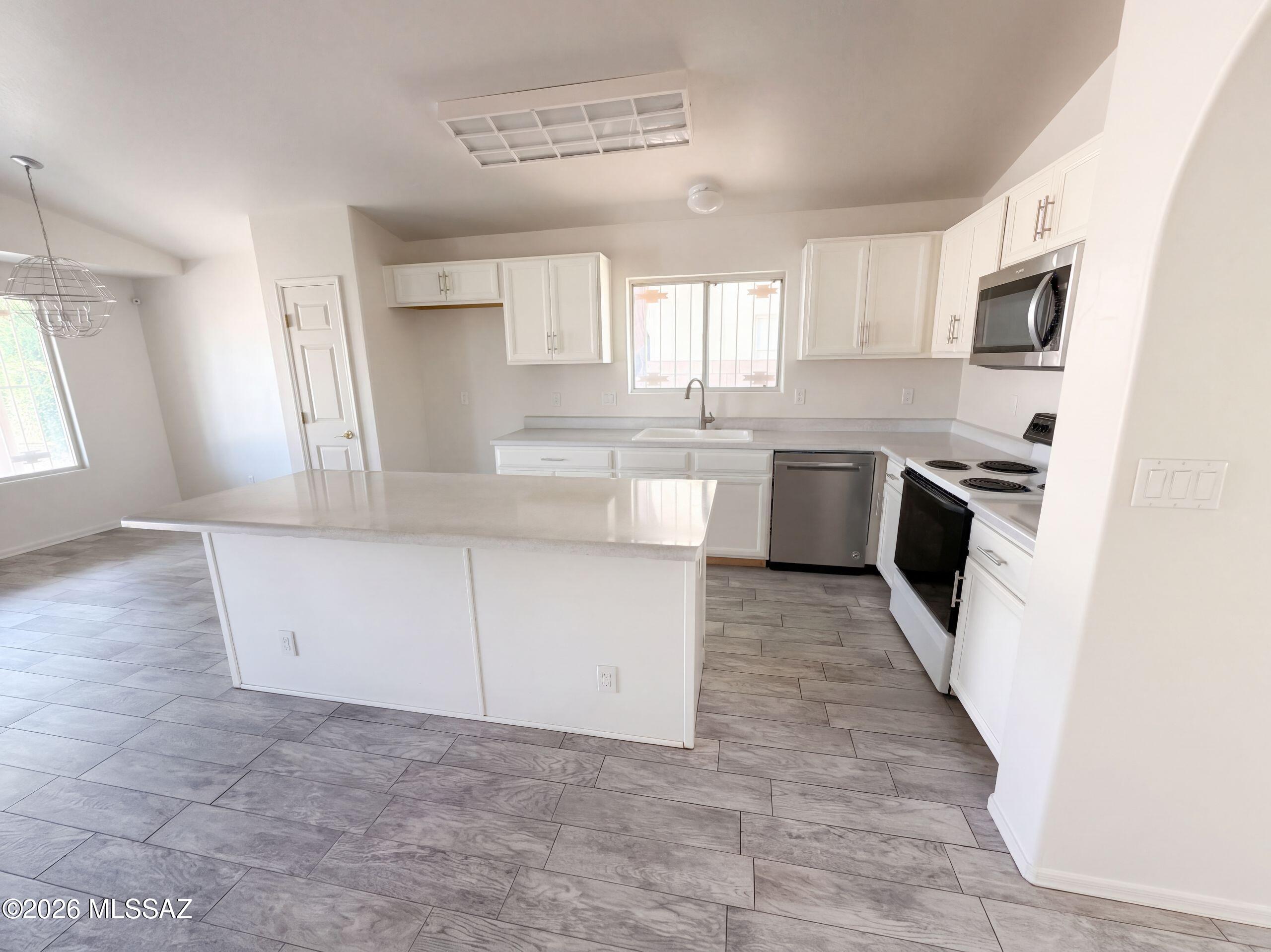 3113 W Corte Olivia