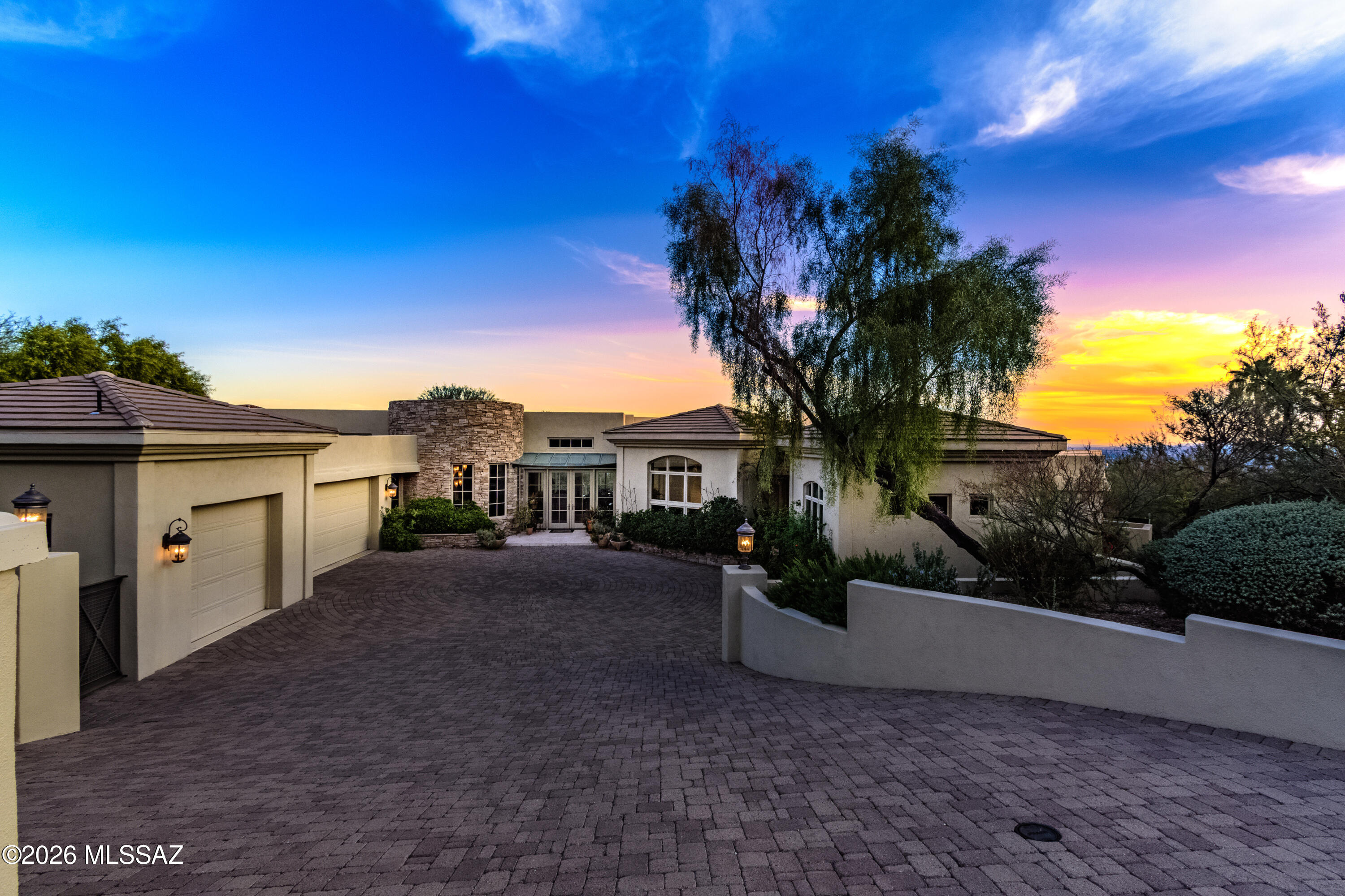 3140 E Crest Shadows Drive