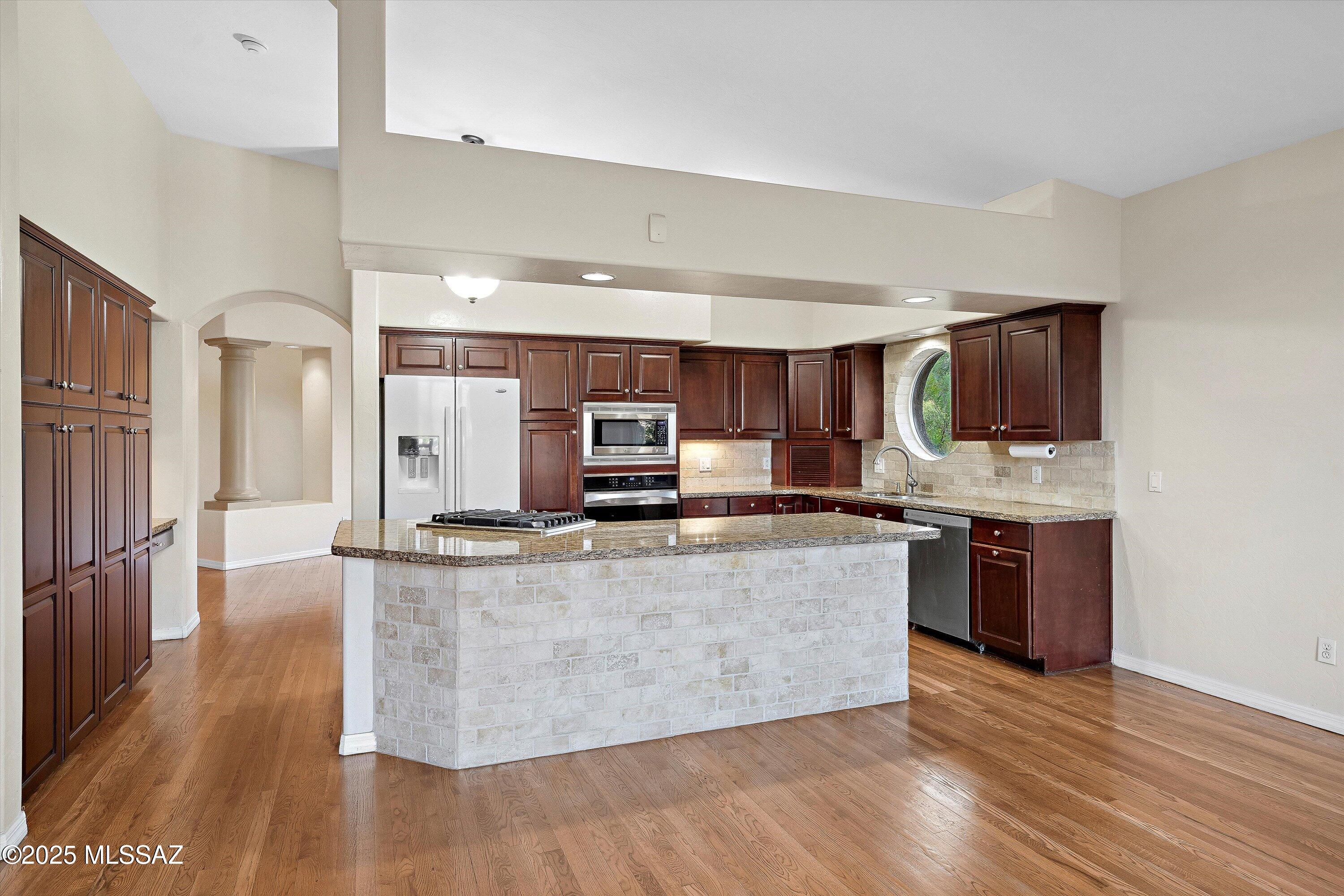 Monte Del Oro (1-187) - Residential