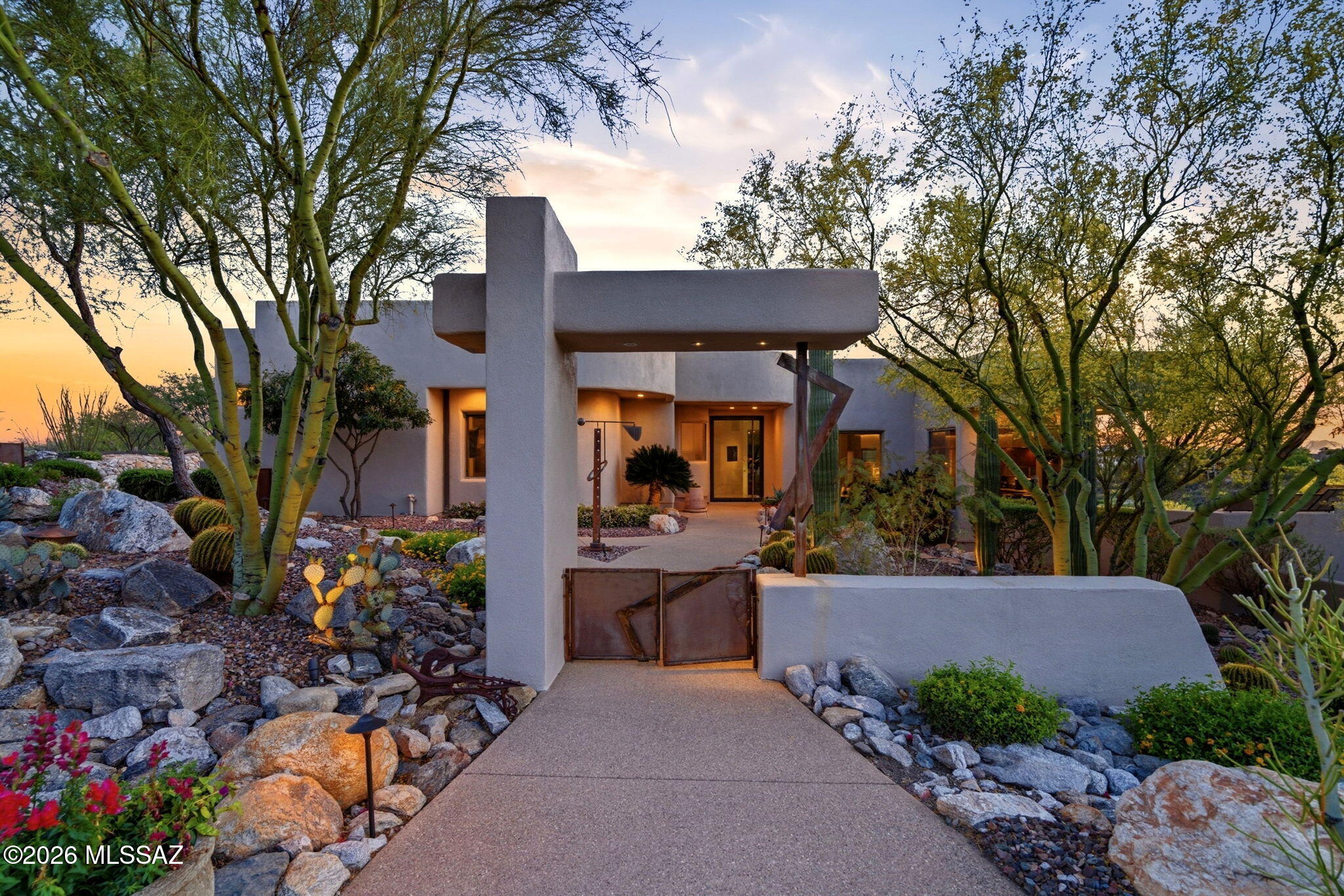 6211 N Paseo Zaldivar