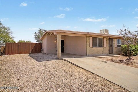 Photo of 2328 W Ian Place, Tucson, AZ 85741 (MLS # 22625928)