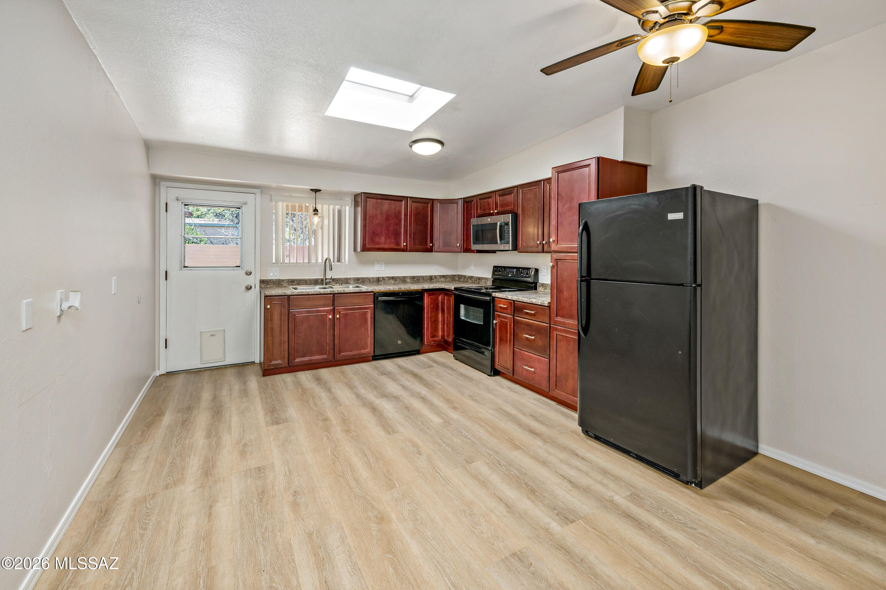 Ft. Lowell Gardens Twnhss. (1-18) - Residential Lease