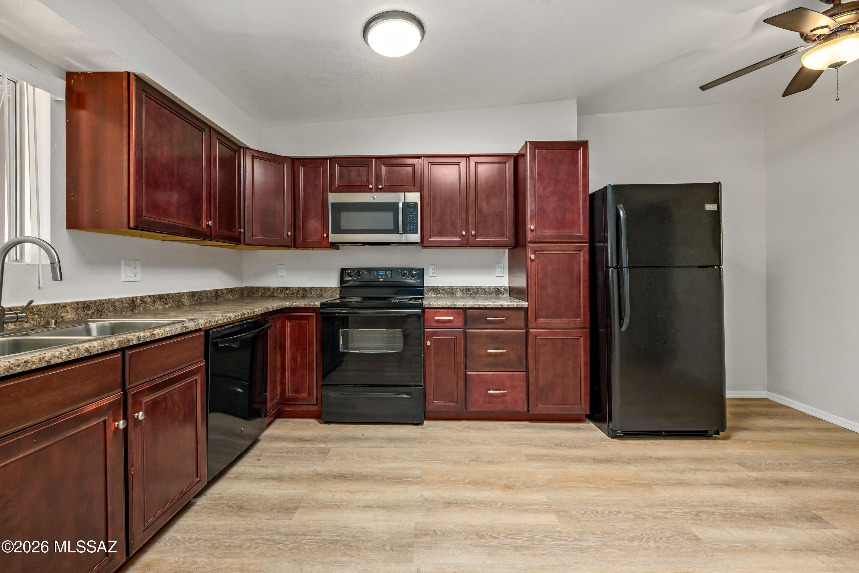 Ft. Lowell Gardens Twnhss. (1-18) - Residential Lease