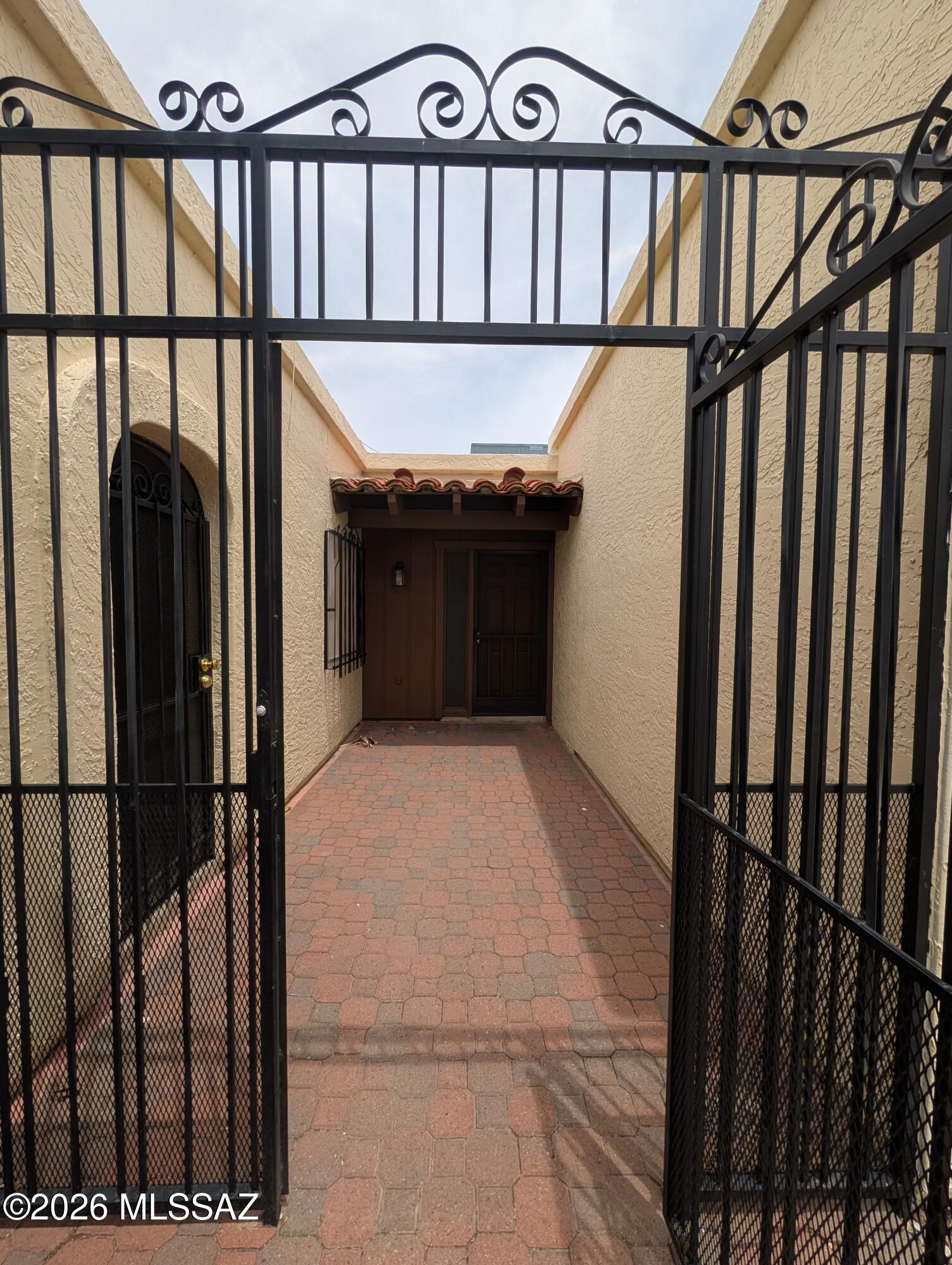 1530 W Camino Calderon