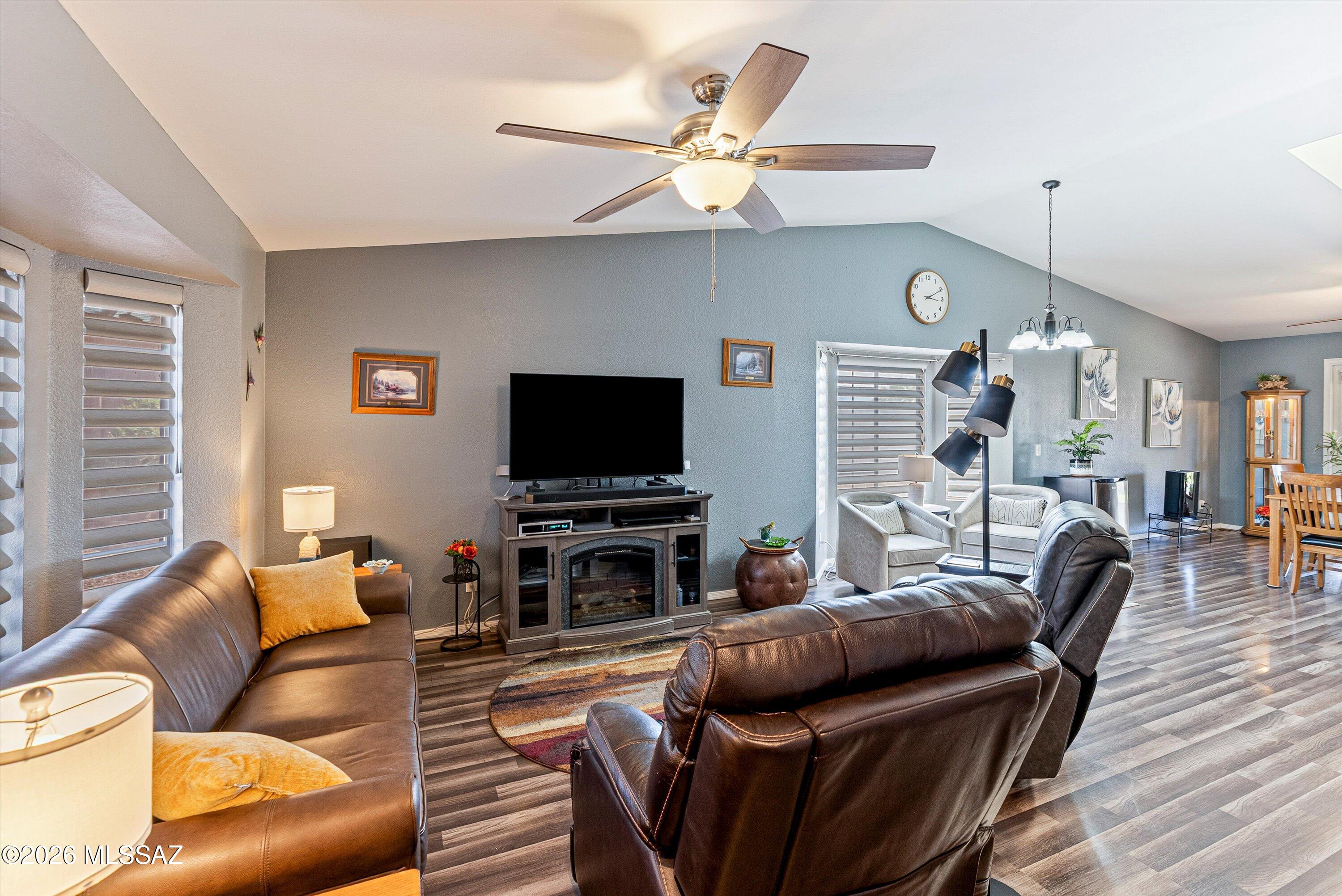 8501 N Camas Way