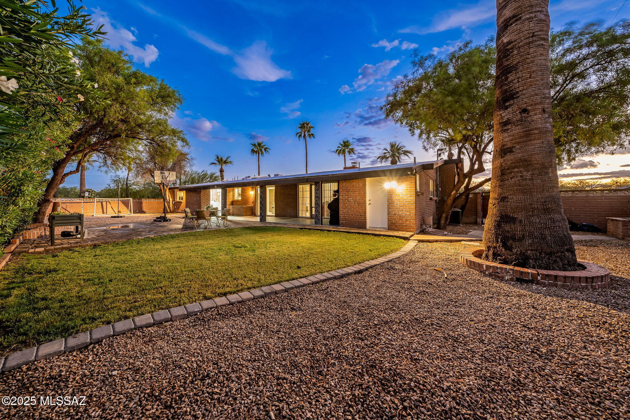 2201 E La Madera Drive