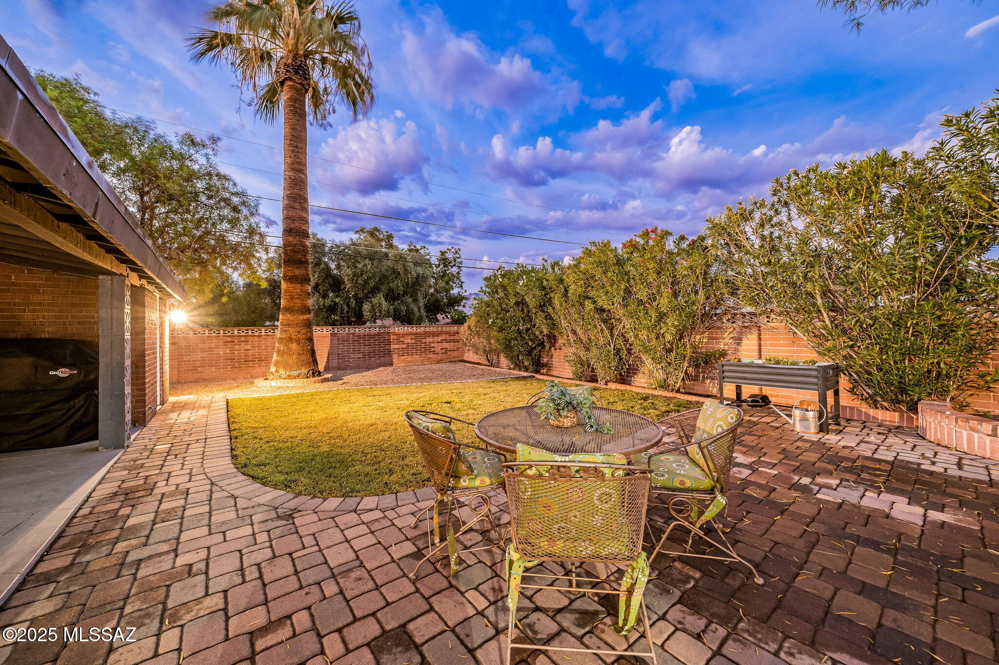 2201 E La Madera Drive