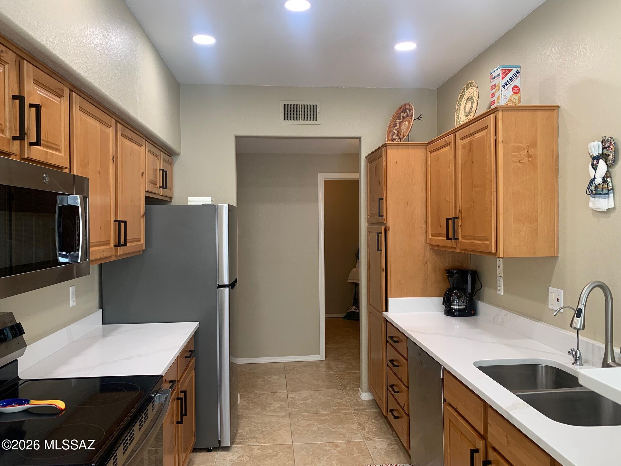 Pinnacle Canyon Condominium - Residential Lease