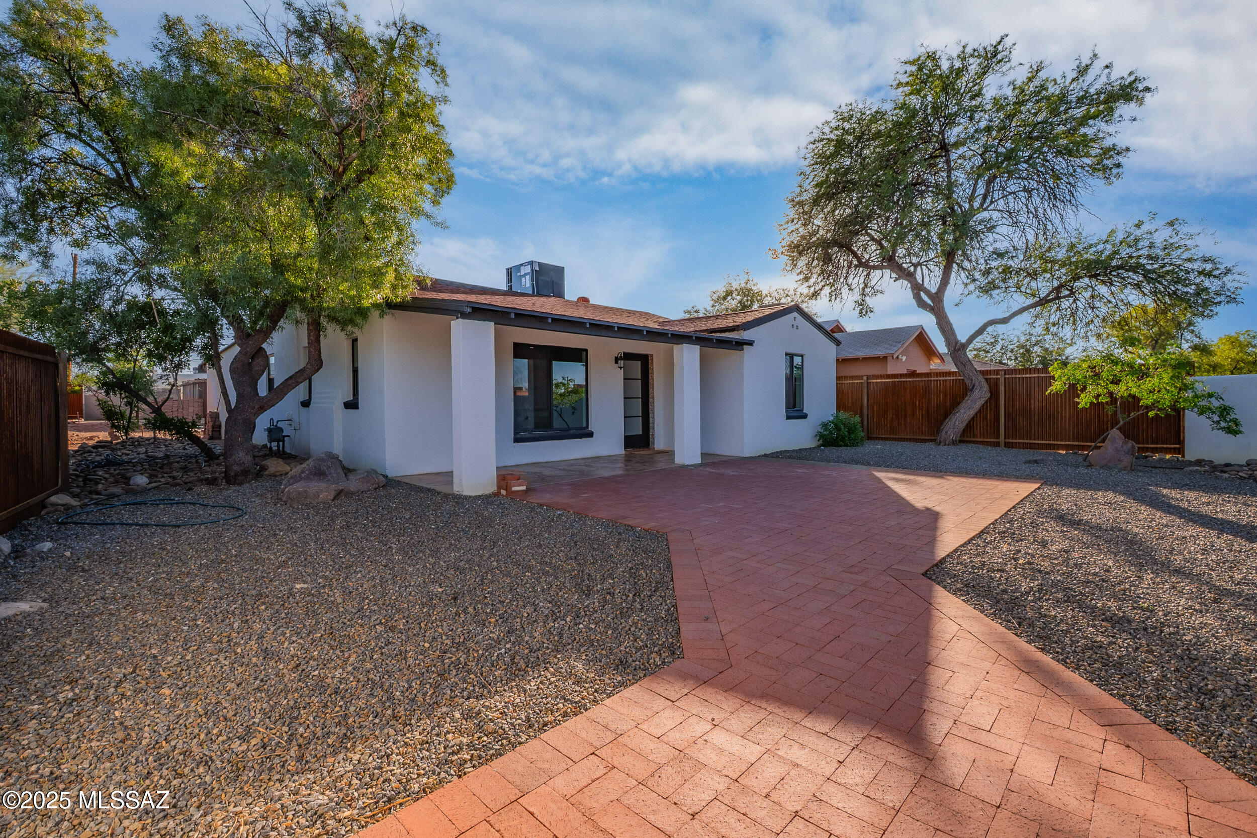 1650 E 10th Street