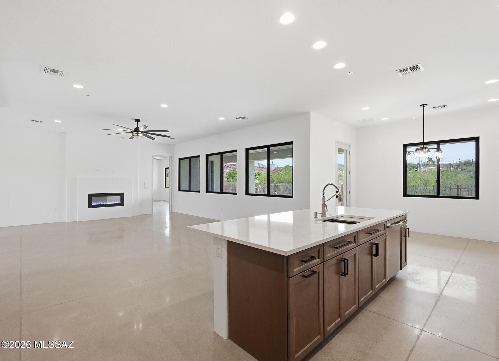4910 W Placita De Los Vientos