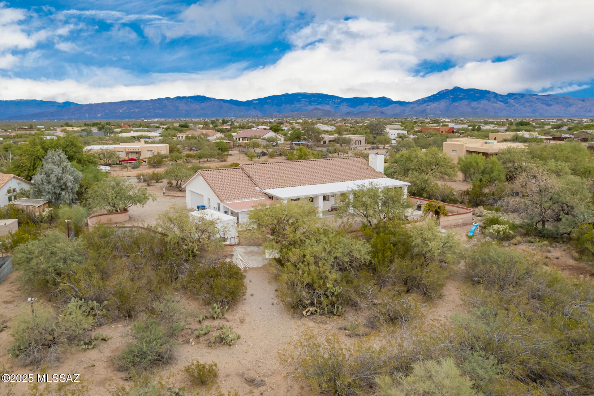 957 N Darlene Drive