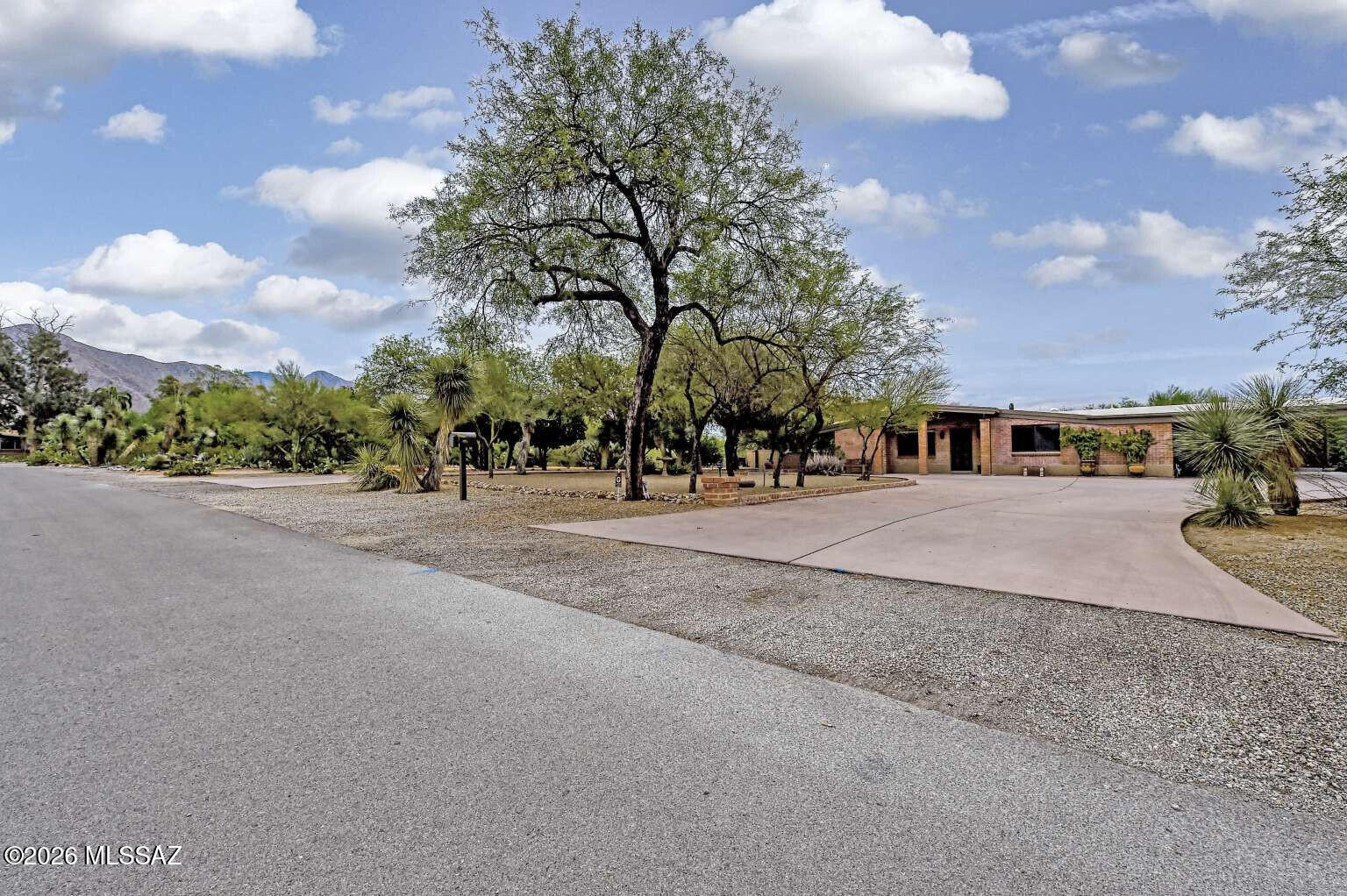 801 W Samalayuca Drive