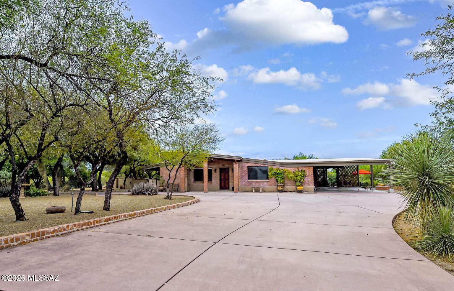 801 W Samalayuca Drive