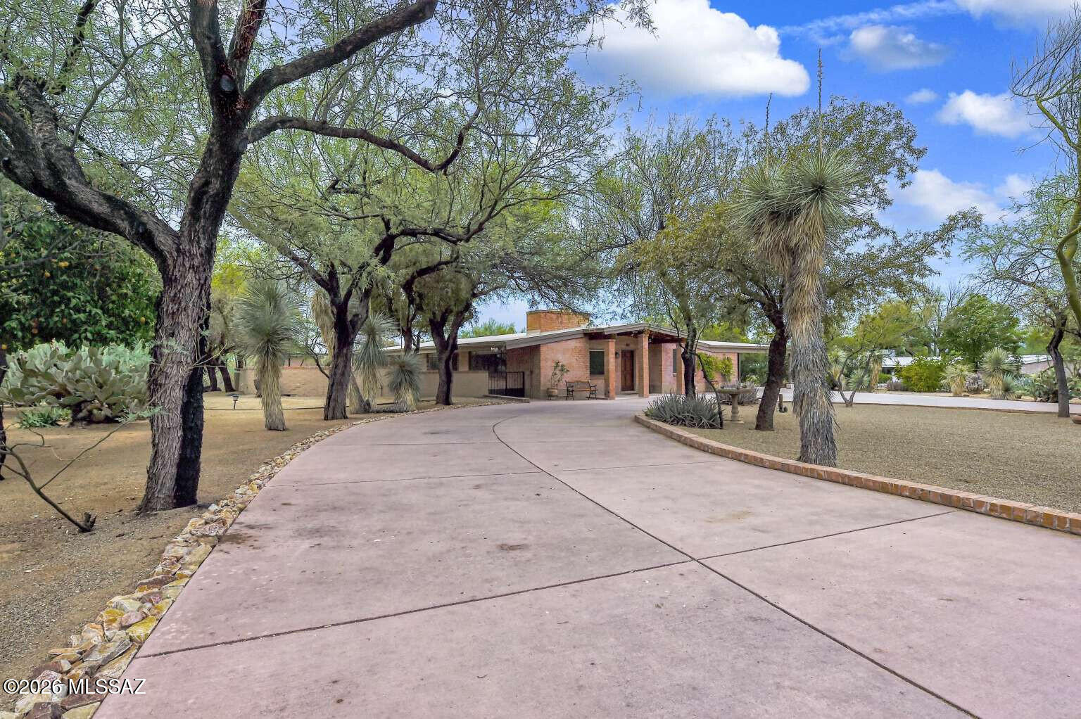 801 W Samalayuca Drive