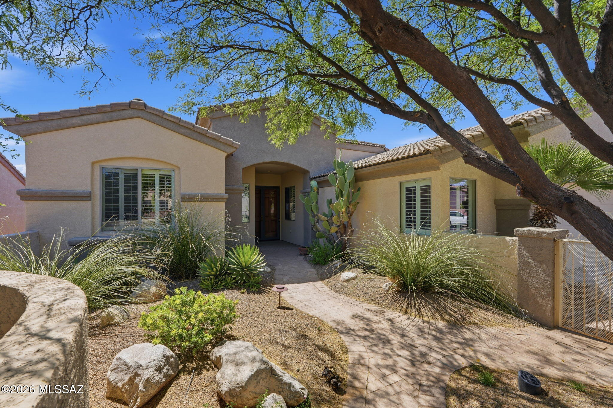 2349 W Calle Guatamote