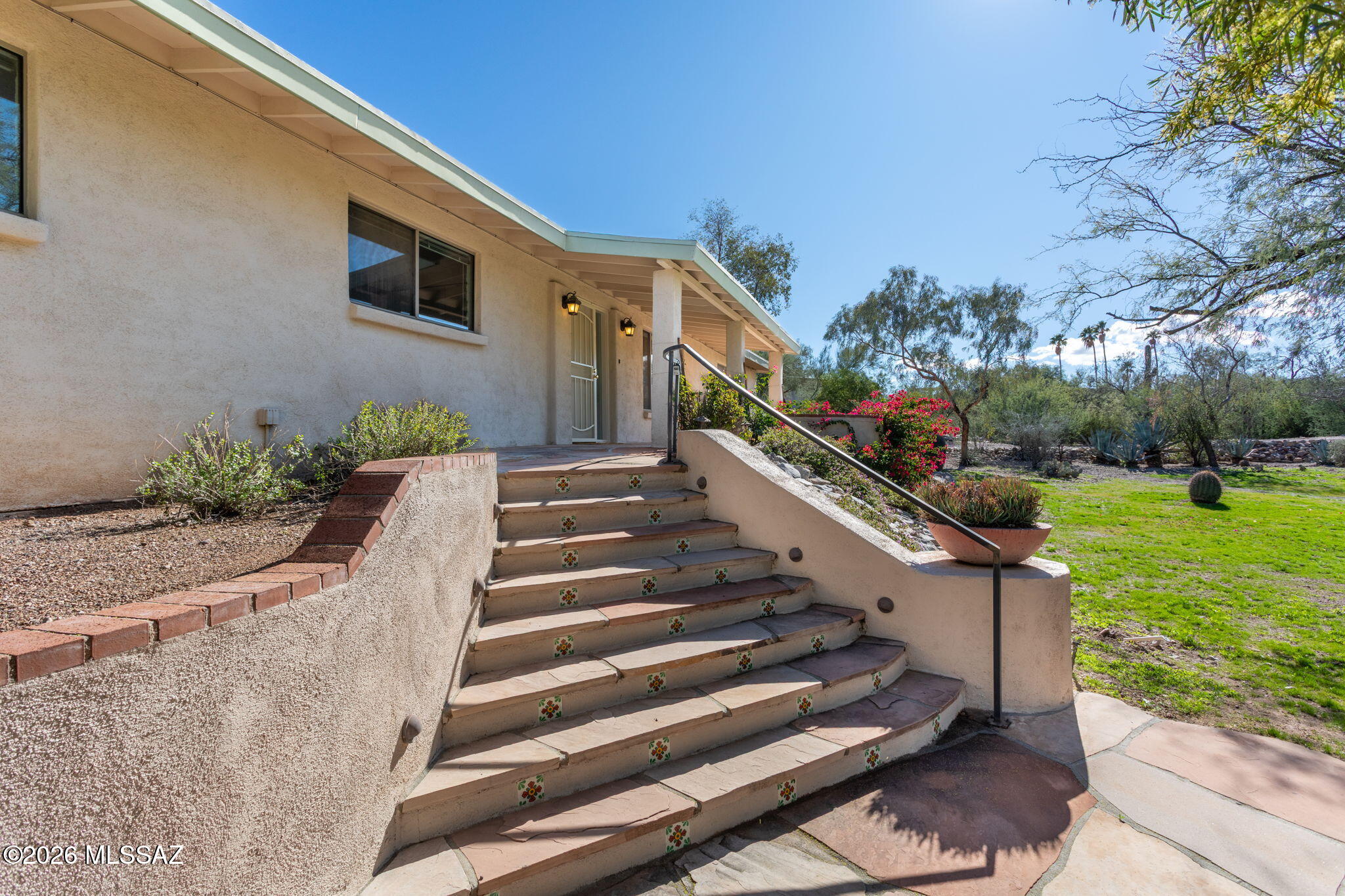 1402 N Camino Miraflores