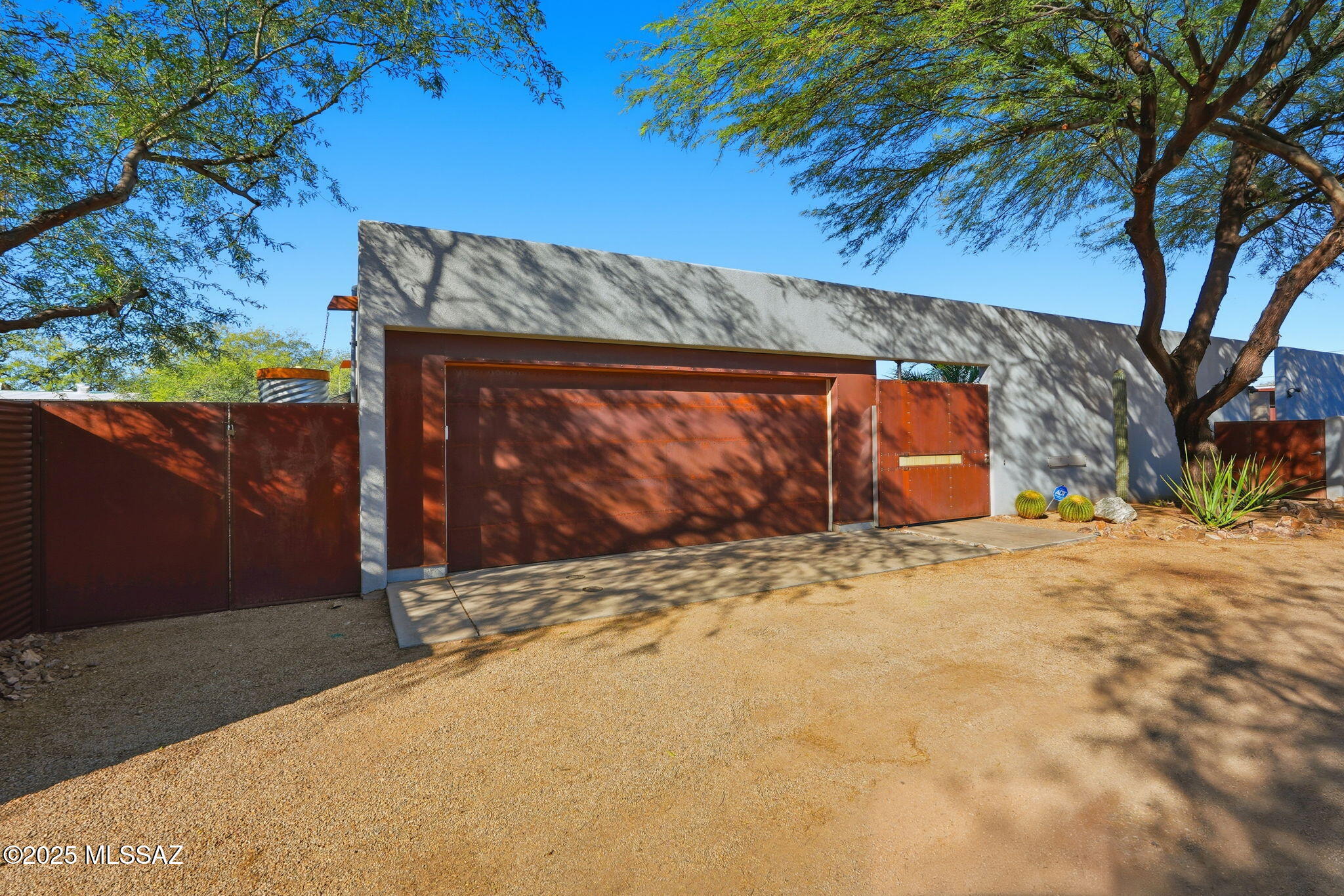 1117 E Adelaide Drive