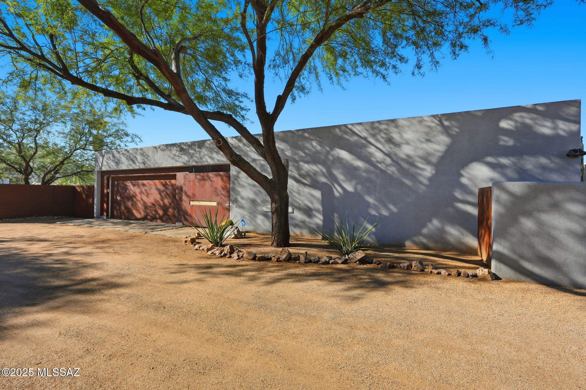 1117 E Adelaide Drive