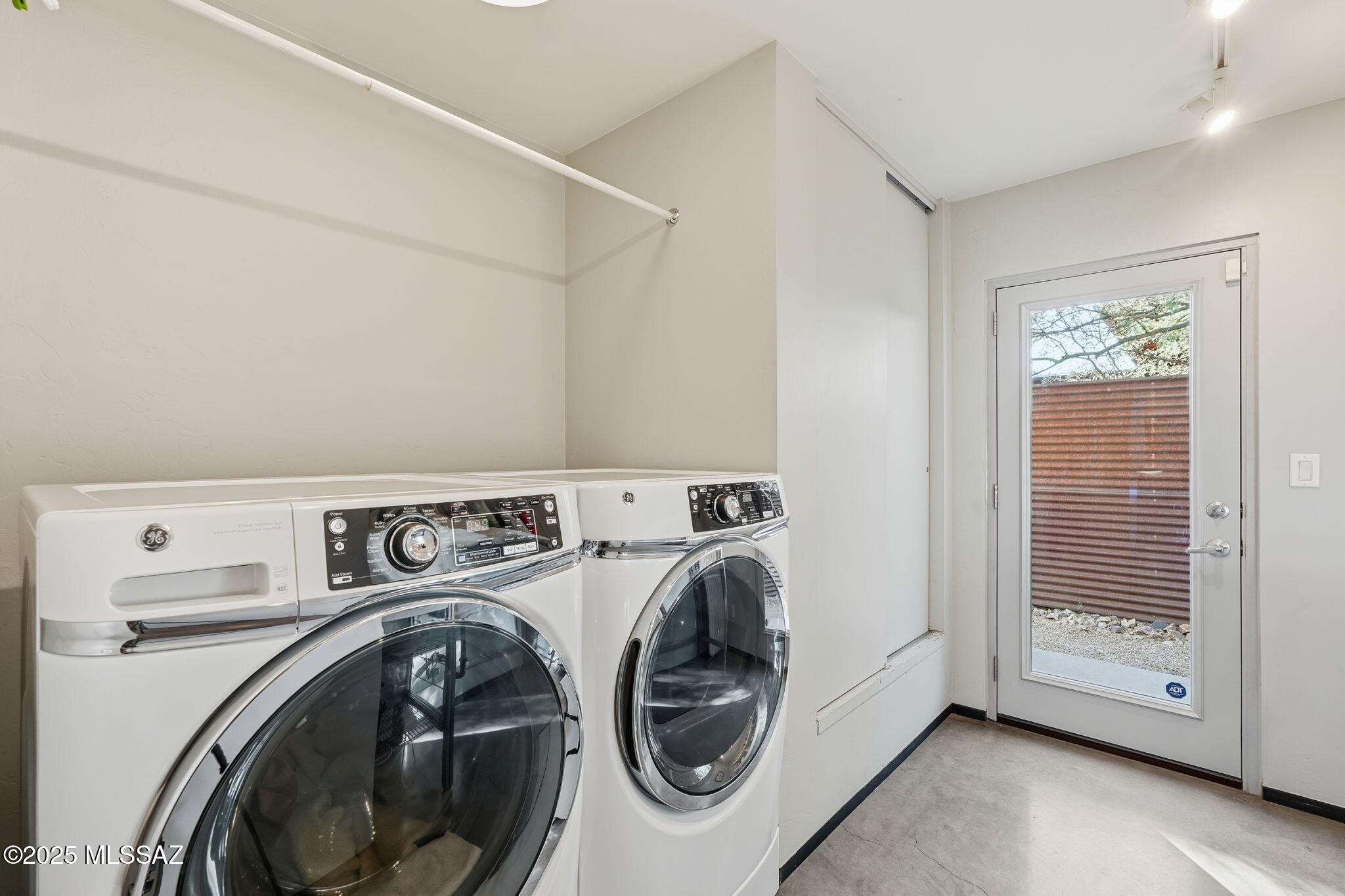 Catalina Poultry Acres NO 2 - Residential