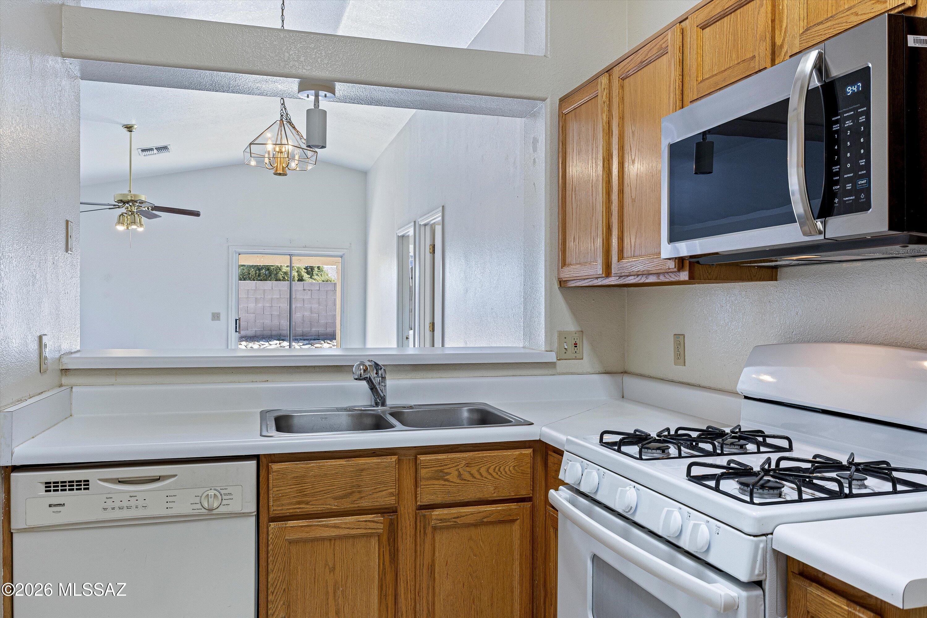 Elliott Homes At Rita Ranch (1-521) - Residential