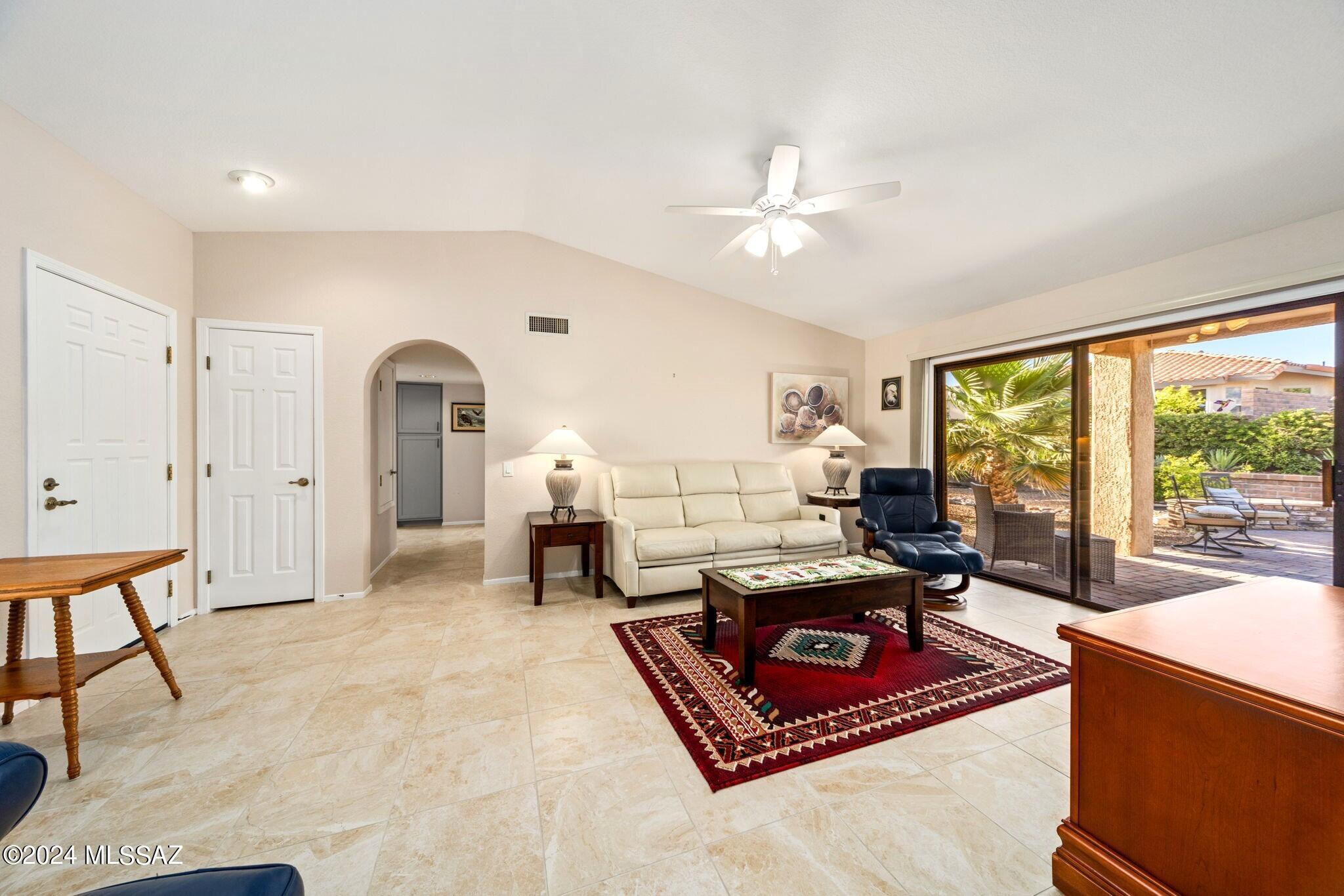 1013 E Boulder Pass