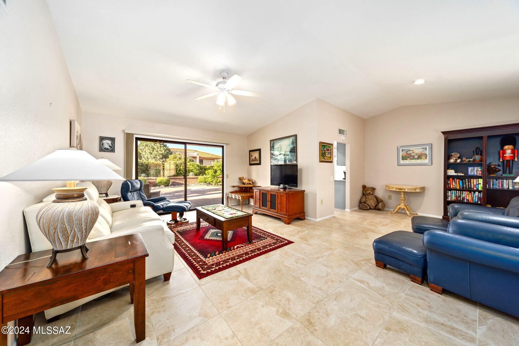 1013 E Boulder Pass