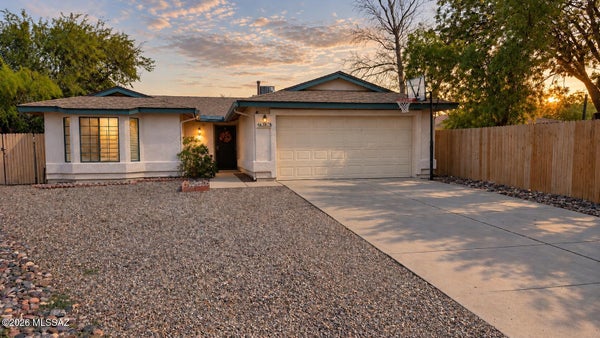 5818 S MAHAN DR, TUCSON, AZ 85746 - Image 9eab64a29bc0ed83f14e21082c8a1bf1/3866160706