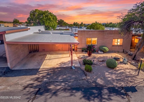 Photo of 88 E Cholla Shadows Drive, Oro Valley, AZ 85704 (MLS # 22622185)