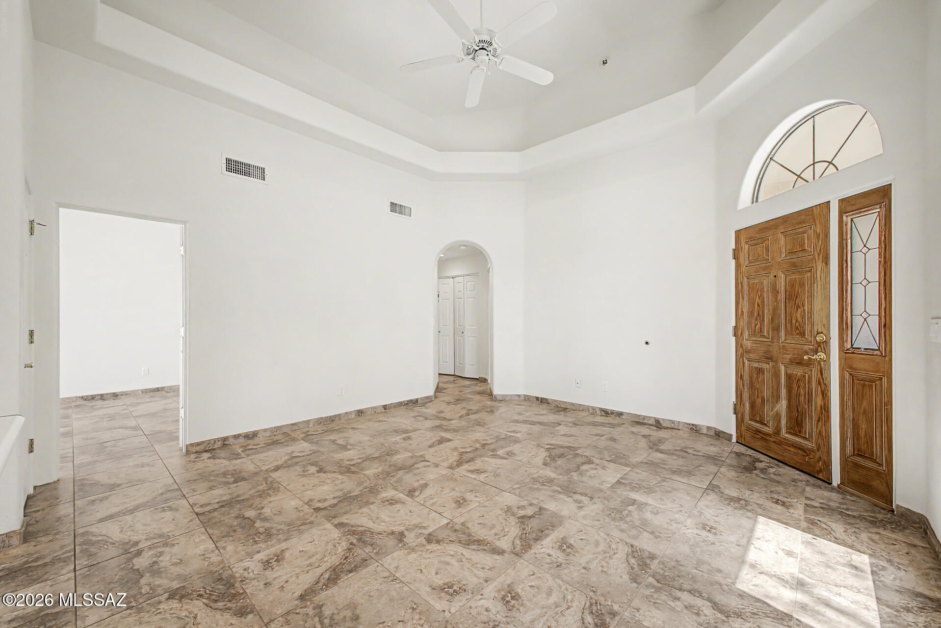 2423 W Via Di Silvio