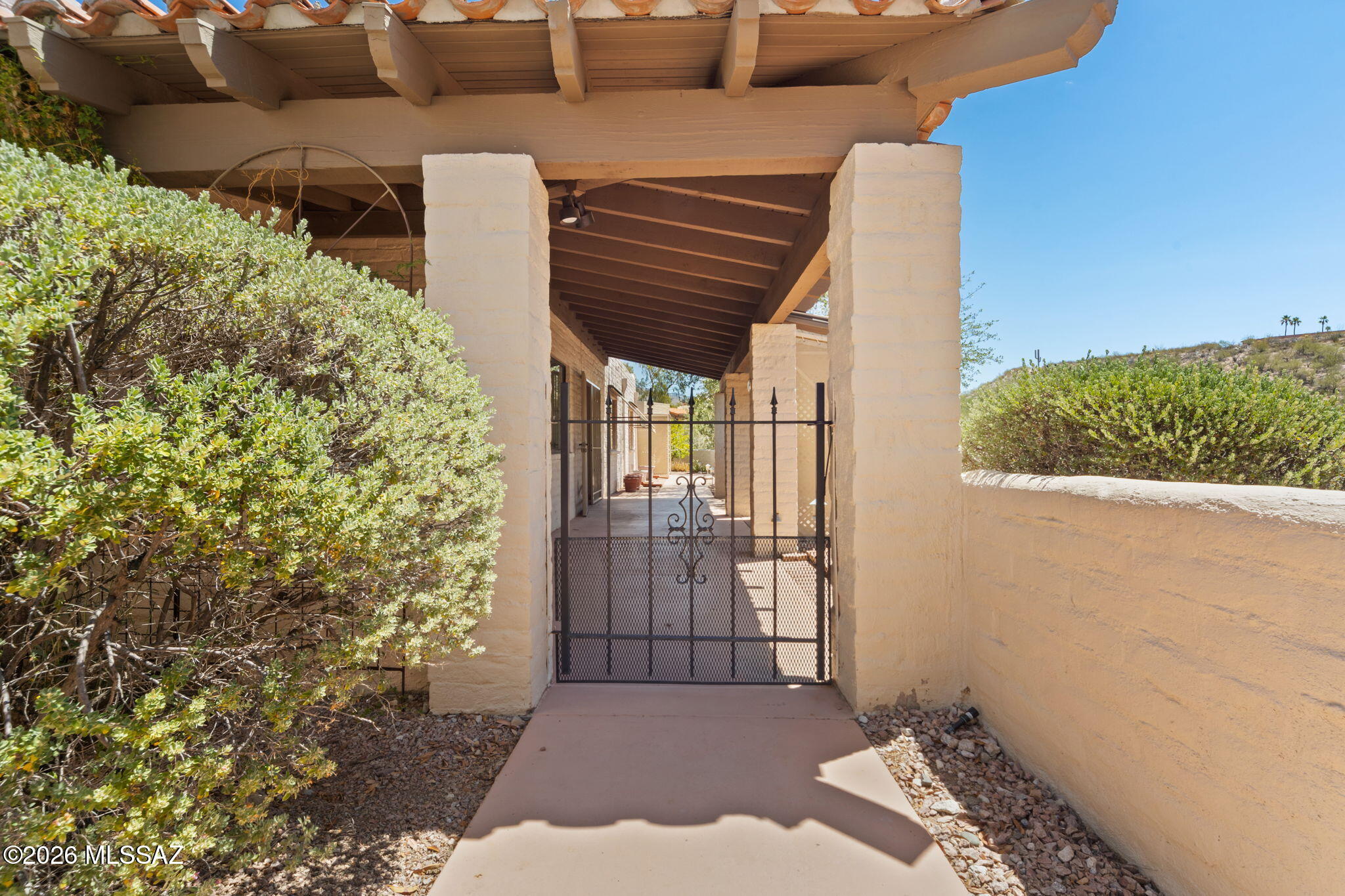 5406 N Camino De Las Brisas
