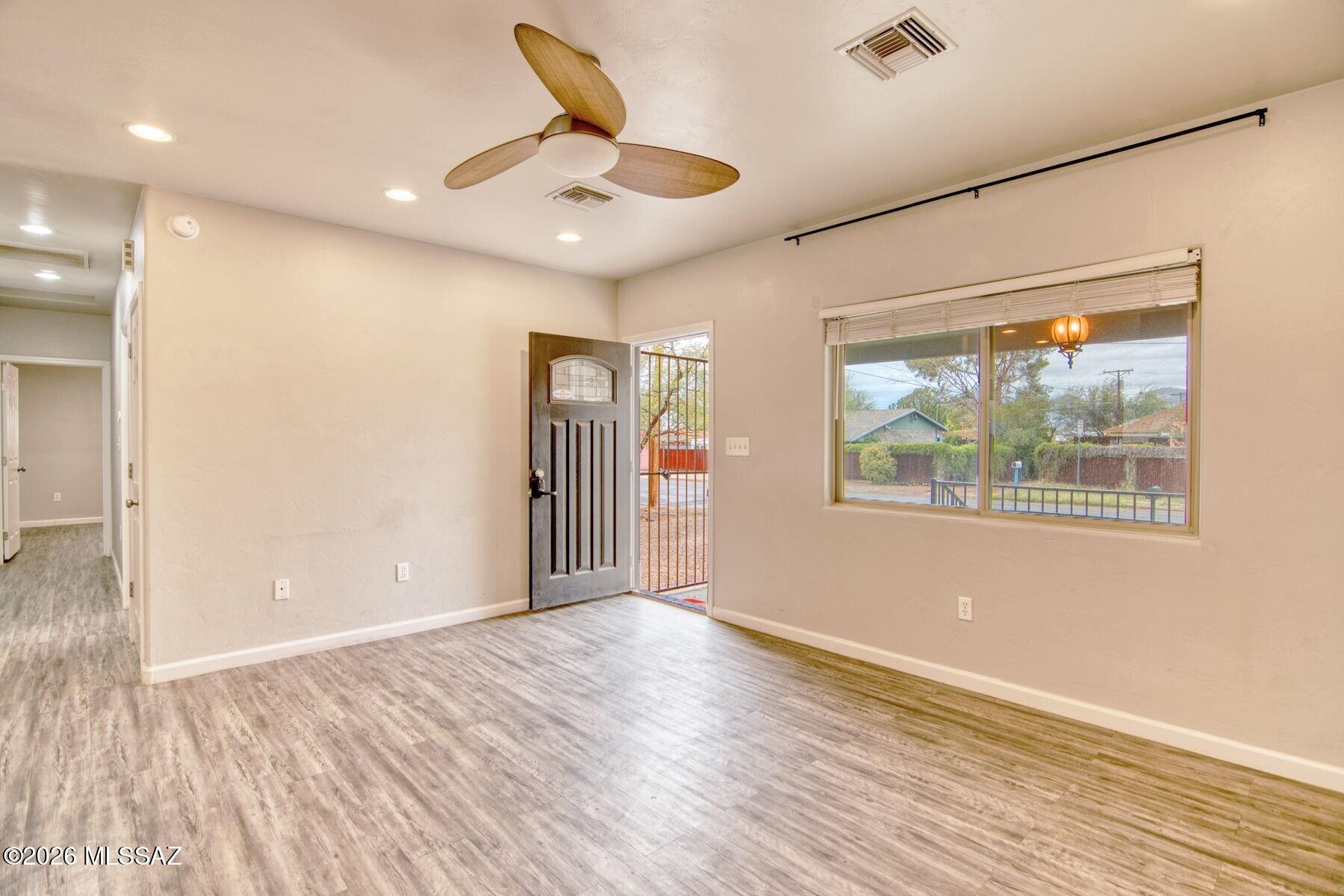 4458 E Waverly Street