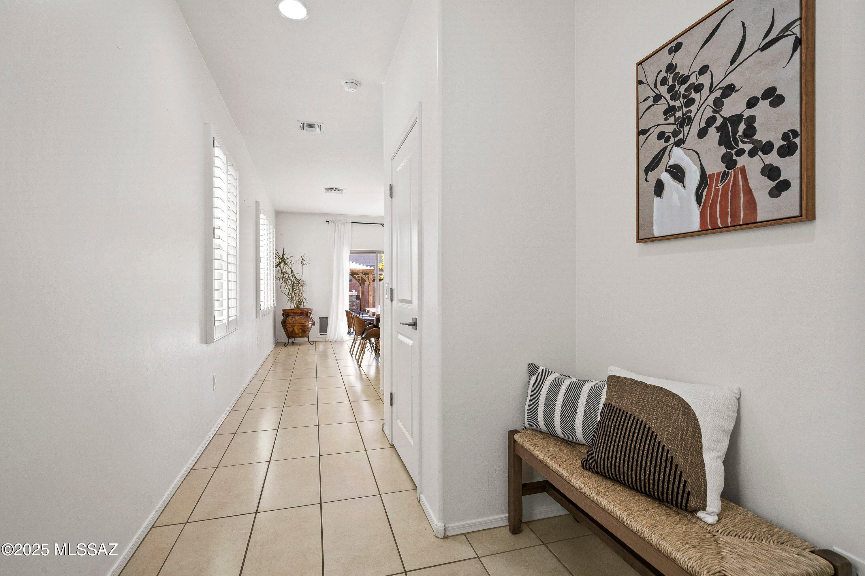 902 E Prairie Field Lane