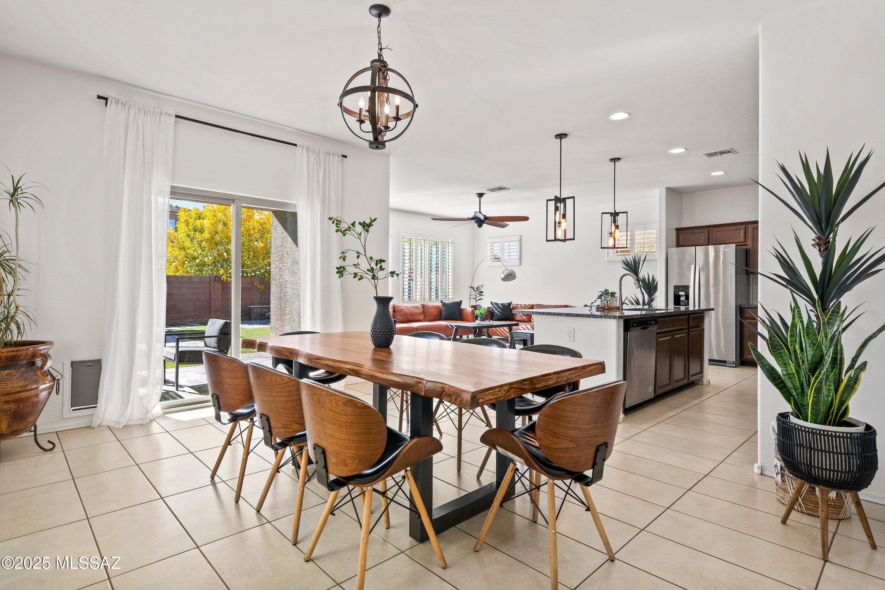 902 E Prairie Field Lane