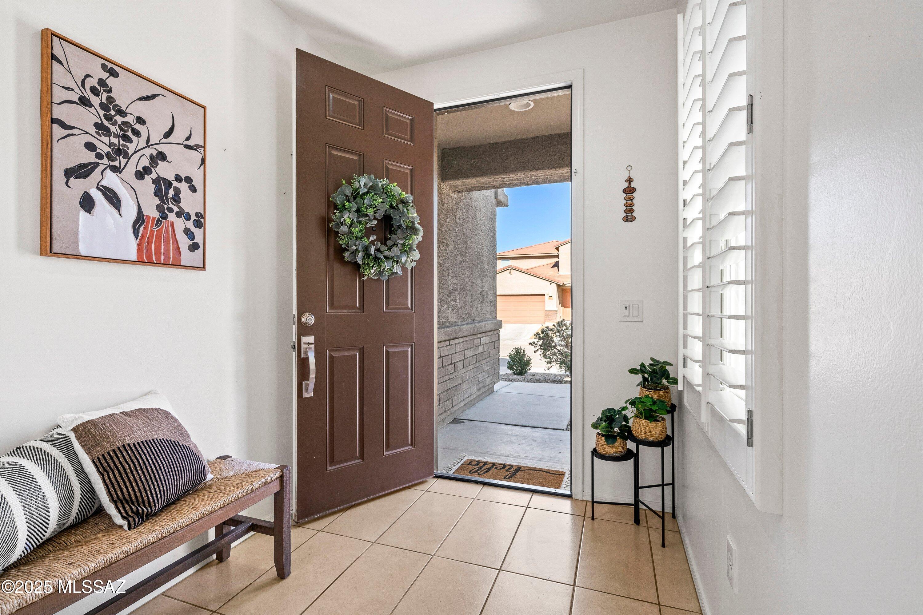 902 E Prairie Field Lane