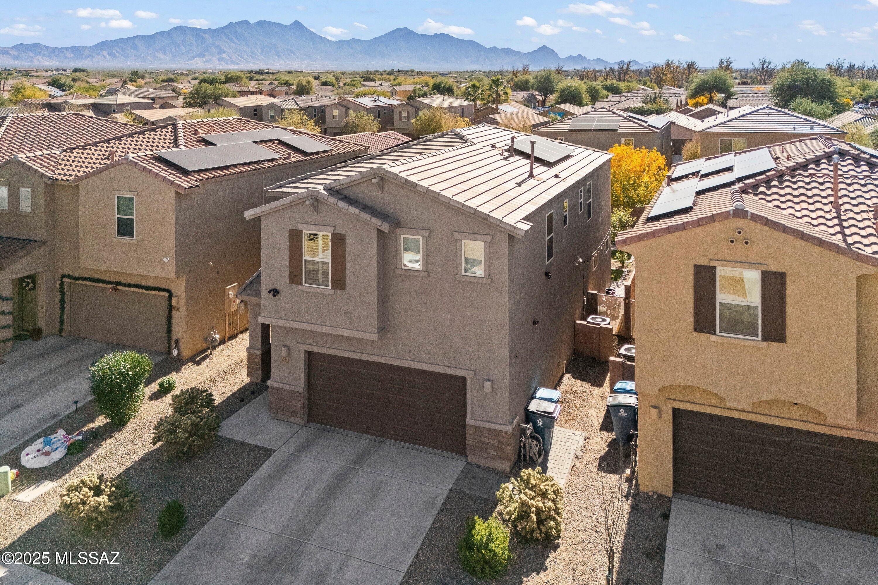 902 E Prairie Field Lane