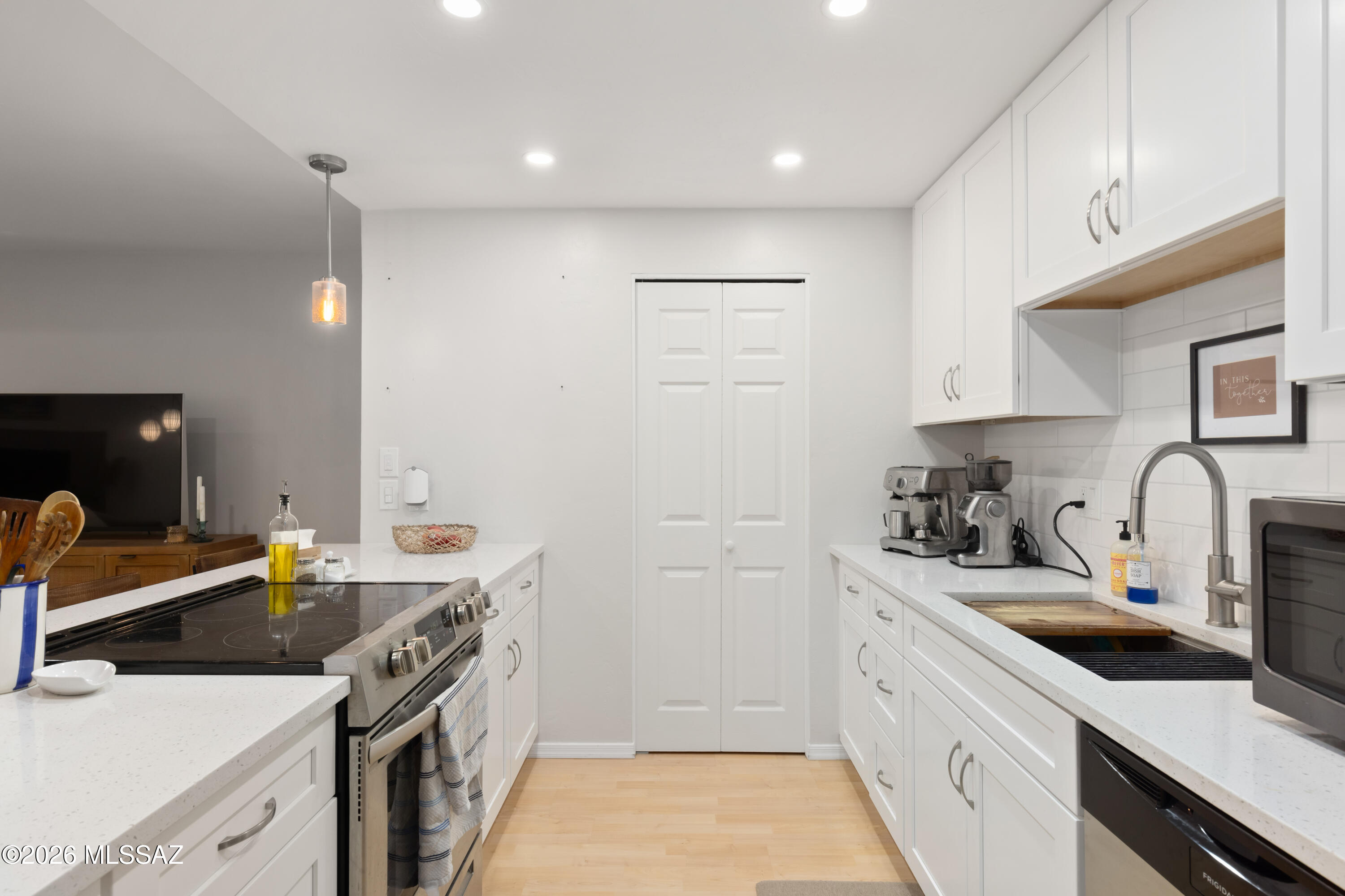 Casitas Real Condos. - Residential