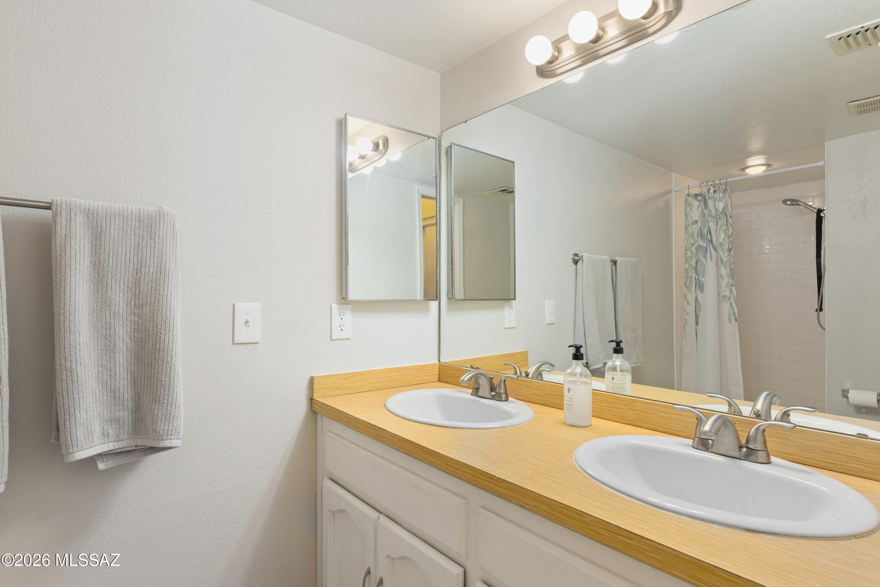 Casitas Real Condos. - Residential