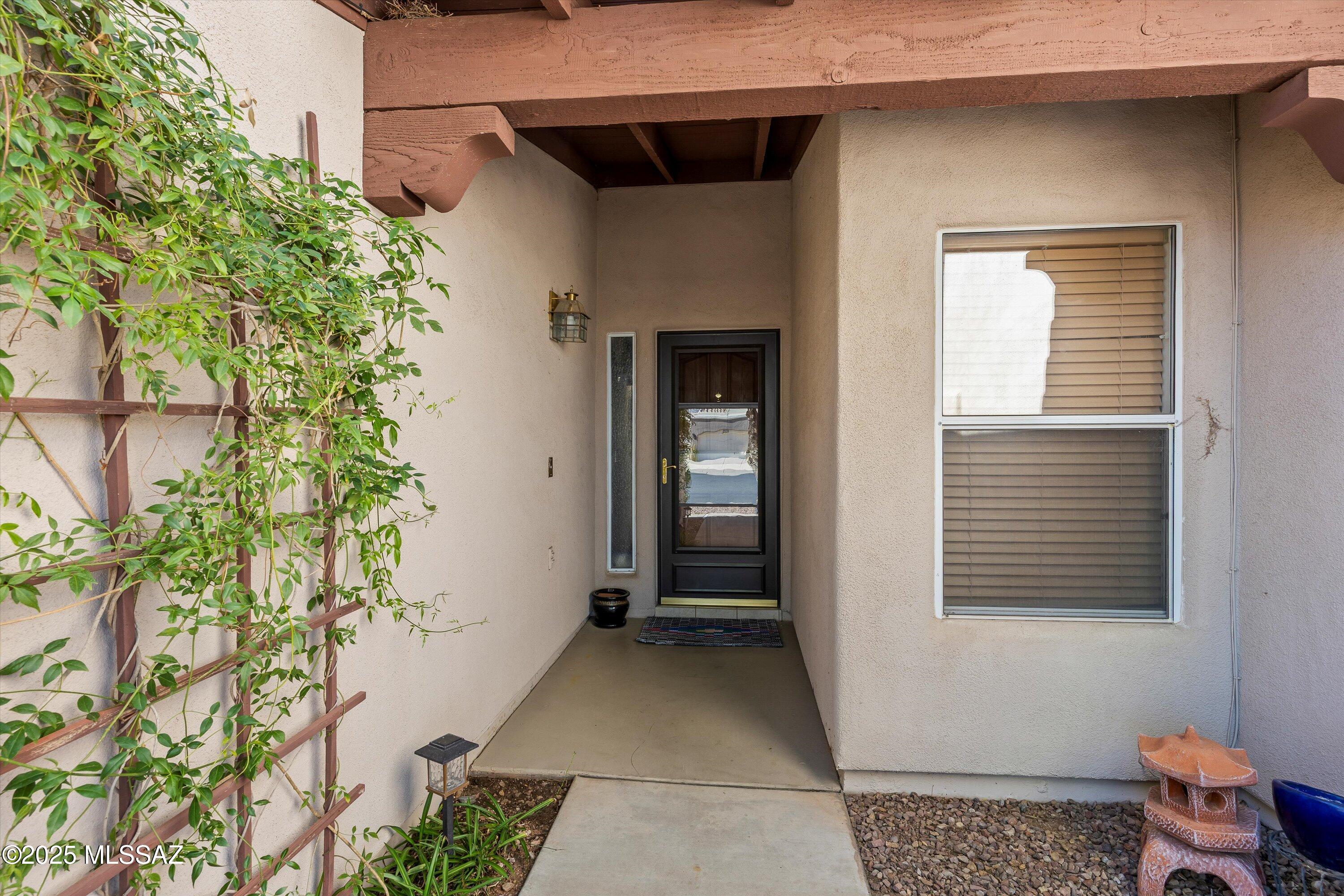 11901 N Labyrinth Drive