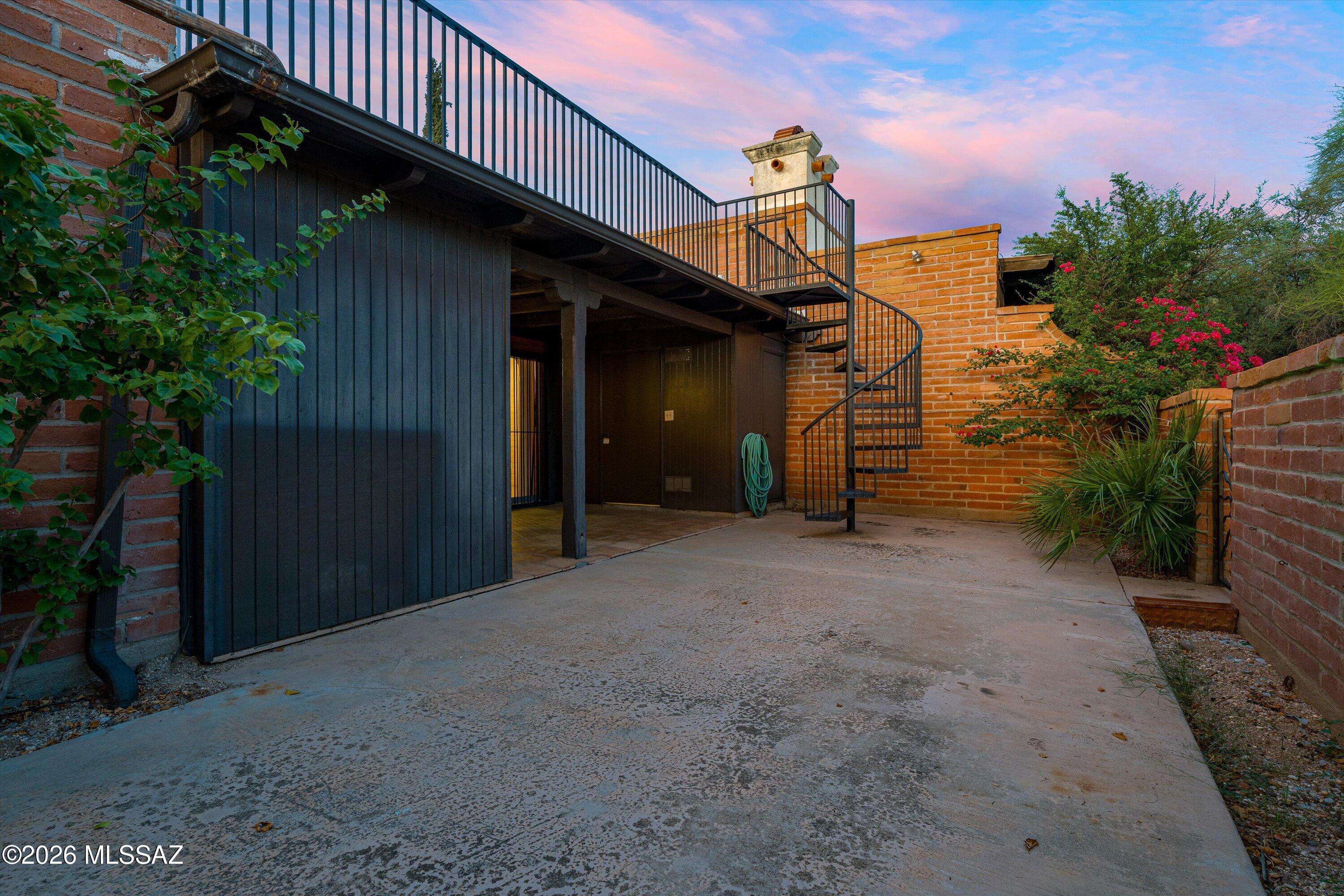2722 E Avenida De Pueblo