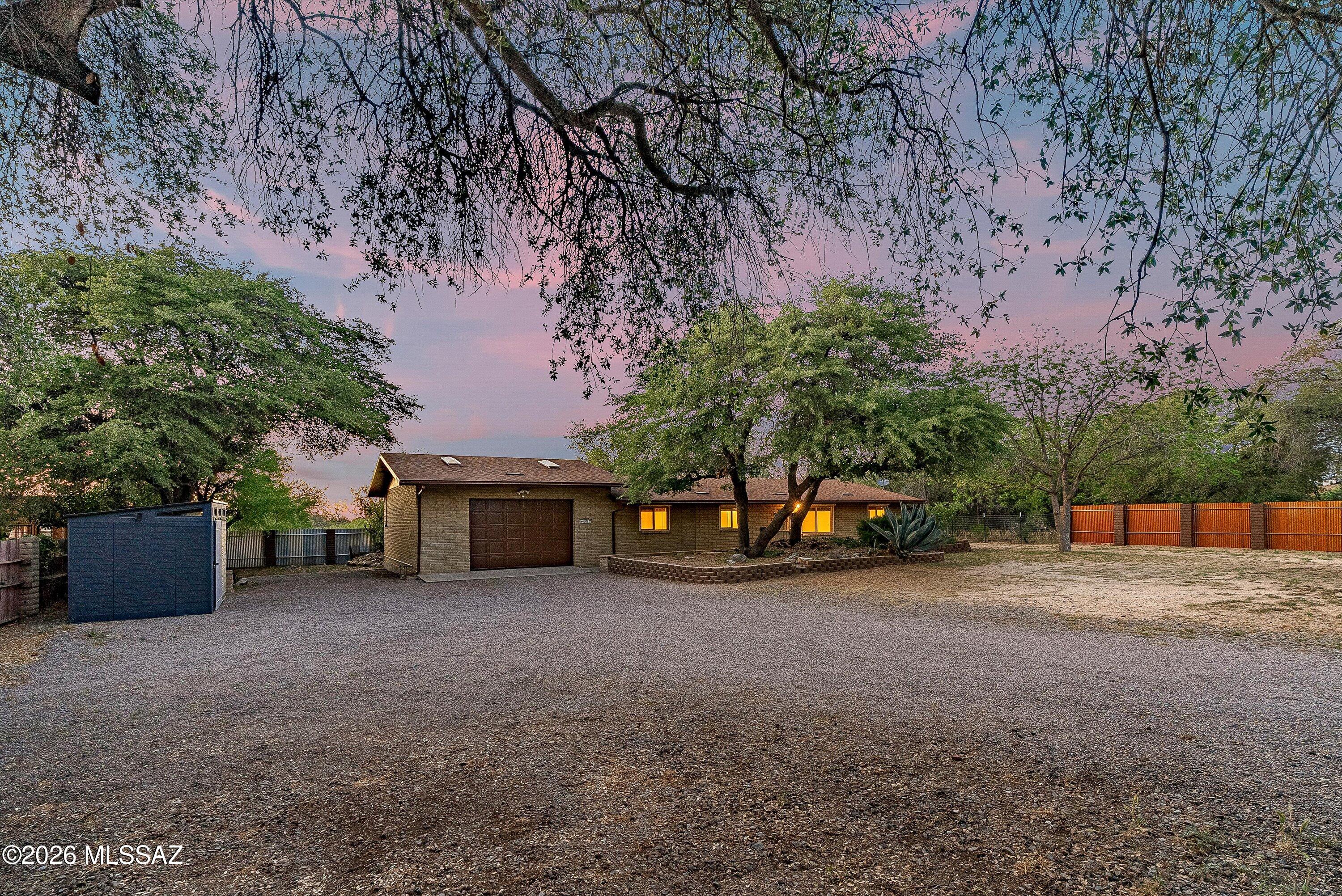 820 W Linda Vista Road