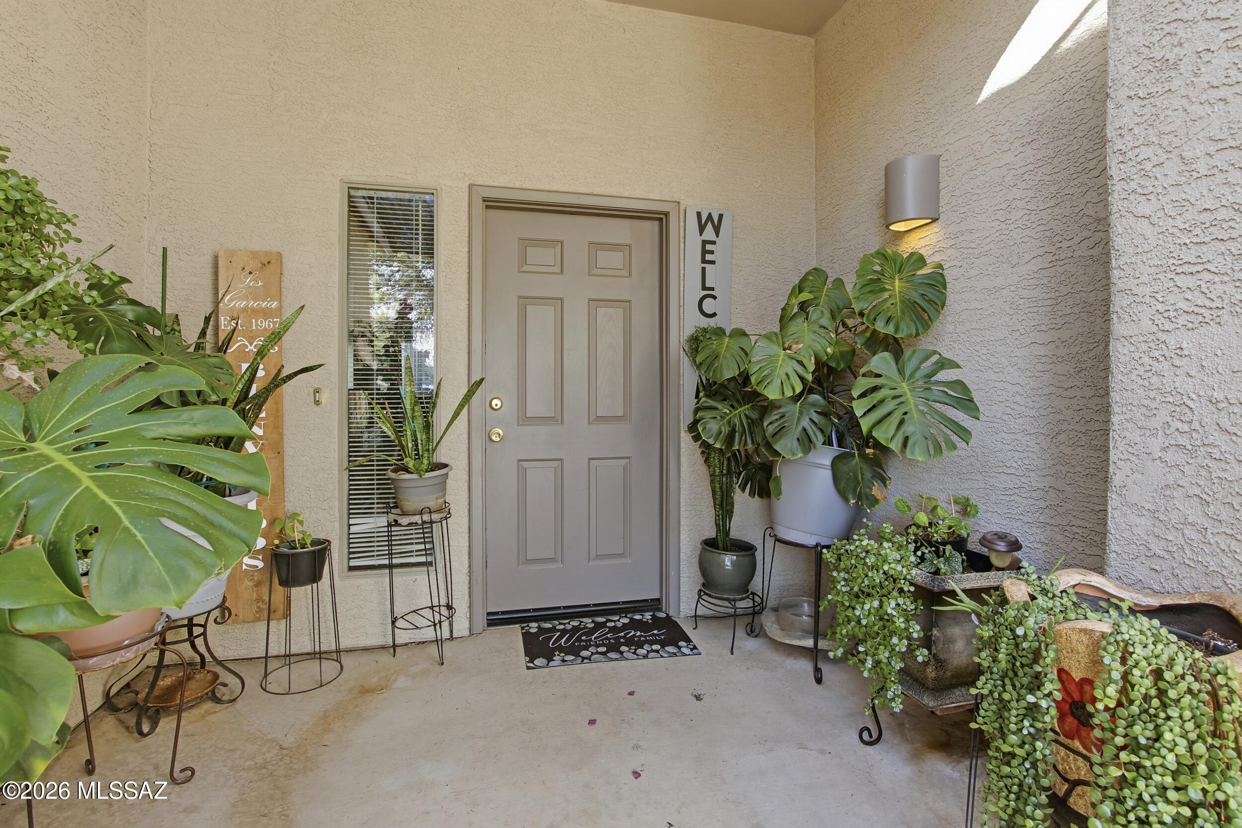 8286 W Calle Sancho Panza