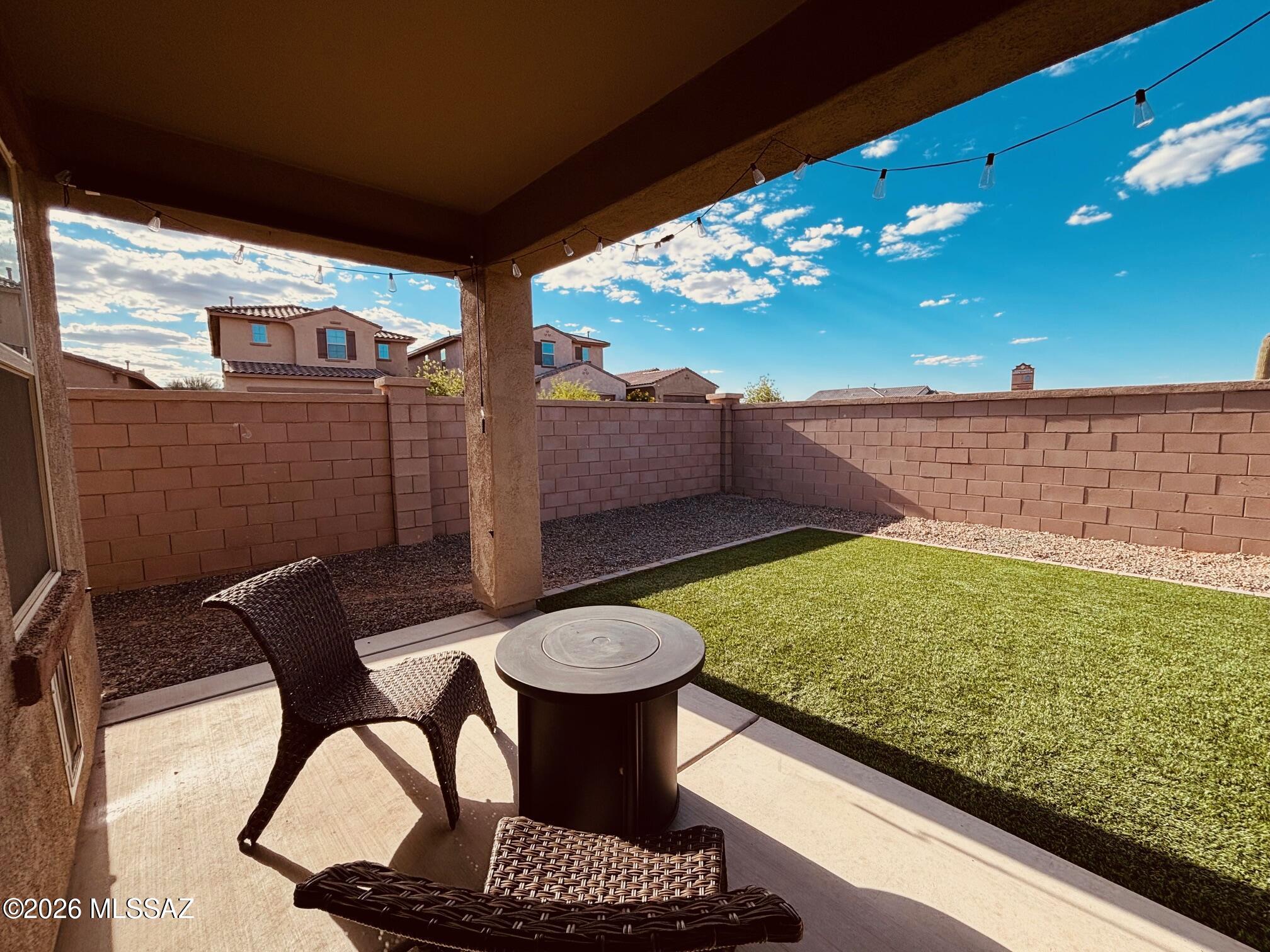 958 W Calle Las Varitas