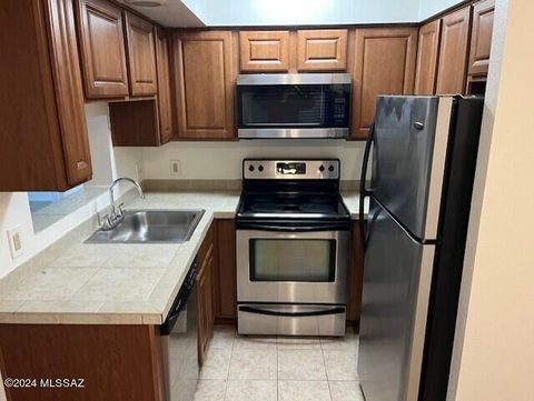 1810 E Blacklidge Drive 403 Tucson AZ 85719