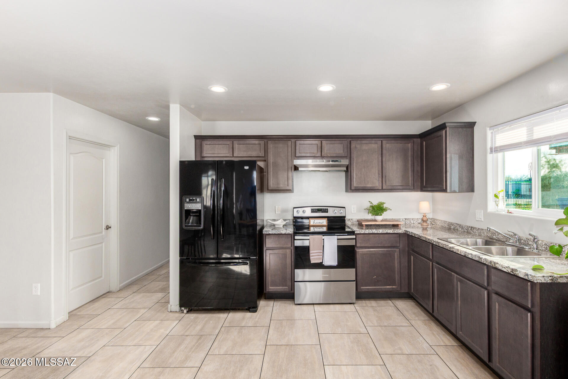 981 W Santa Maria Street