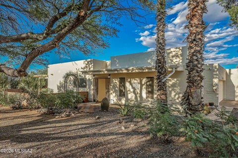 Photo of 1532 W Calle Mendoza, Green Valley, AZ 85622 (MLS # 22624174)
