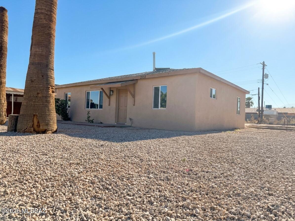2151 S Howard Stravenue