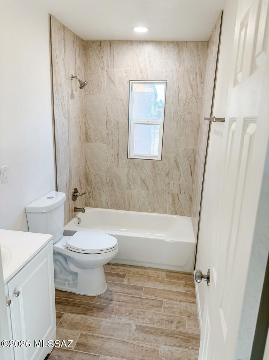 2151 S Howard Stravenue