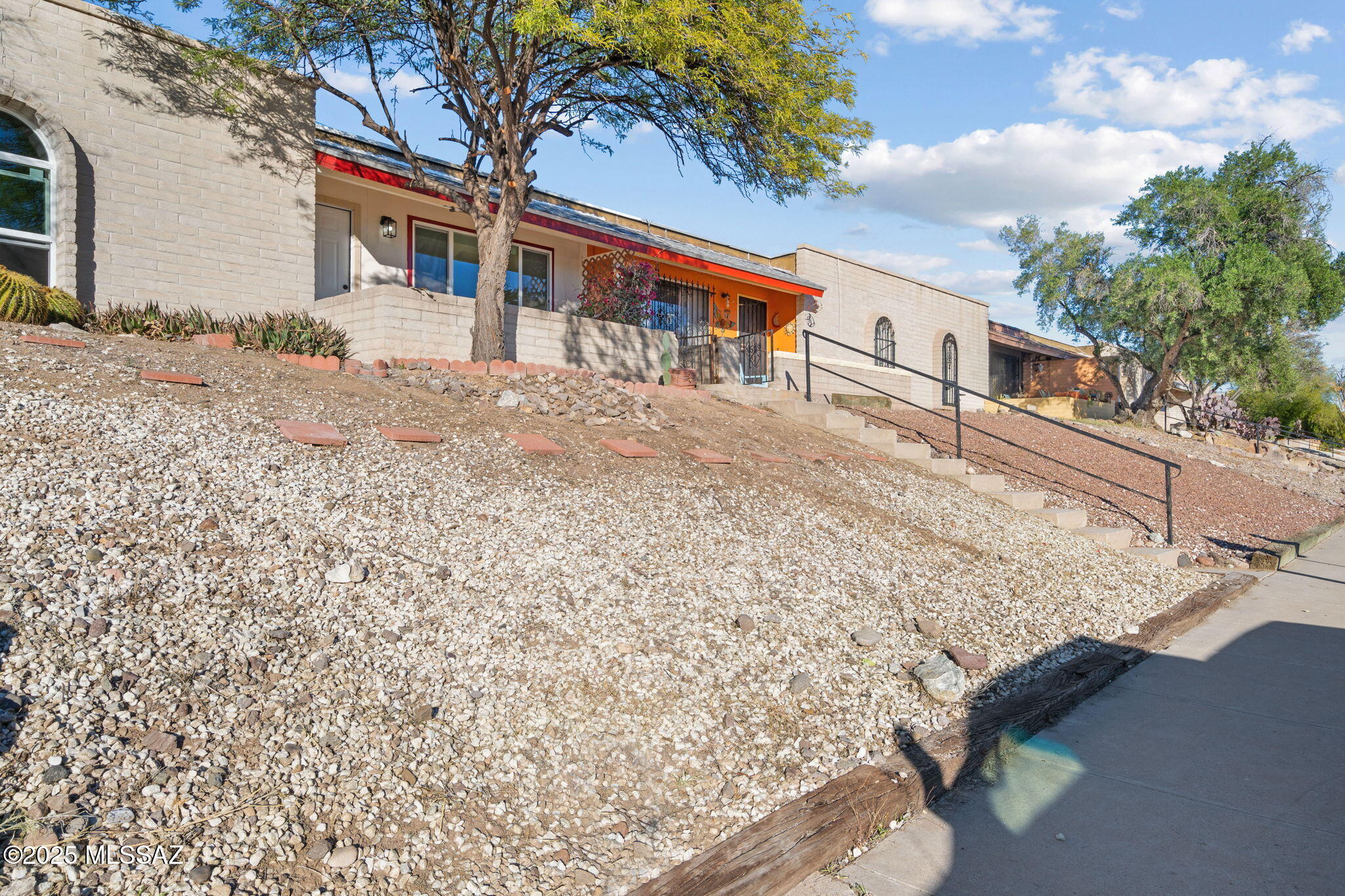 1852 W Caravelle Road