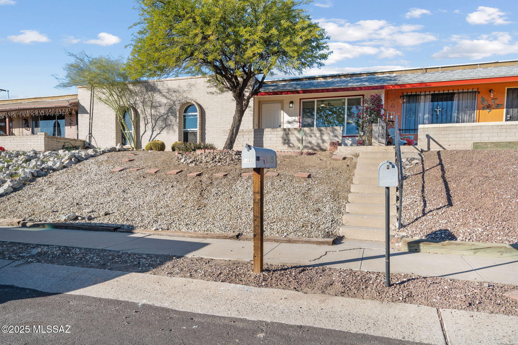 1852 W Caravelle Road